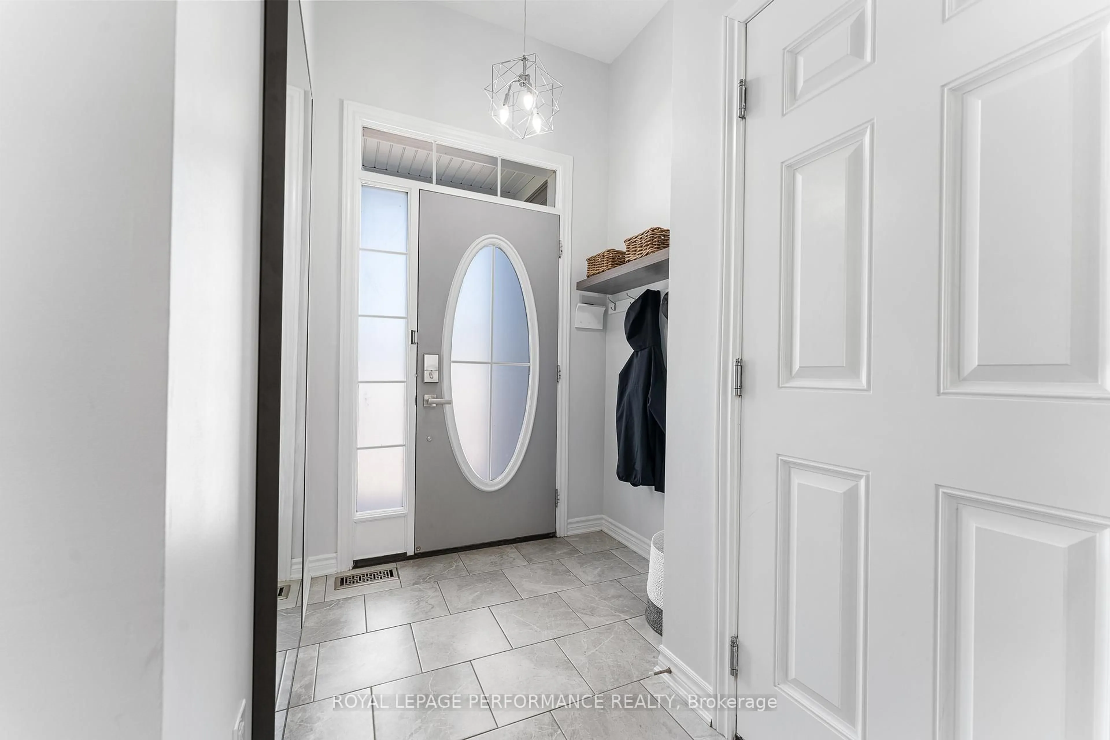 Indoor entryway for 554 Millars Sound Way, Ottawa Ontario K2J 6K5