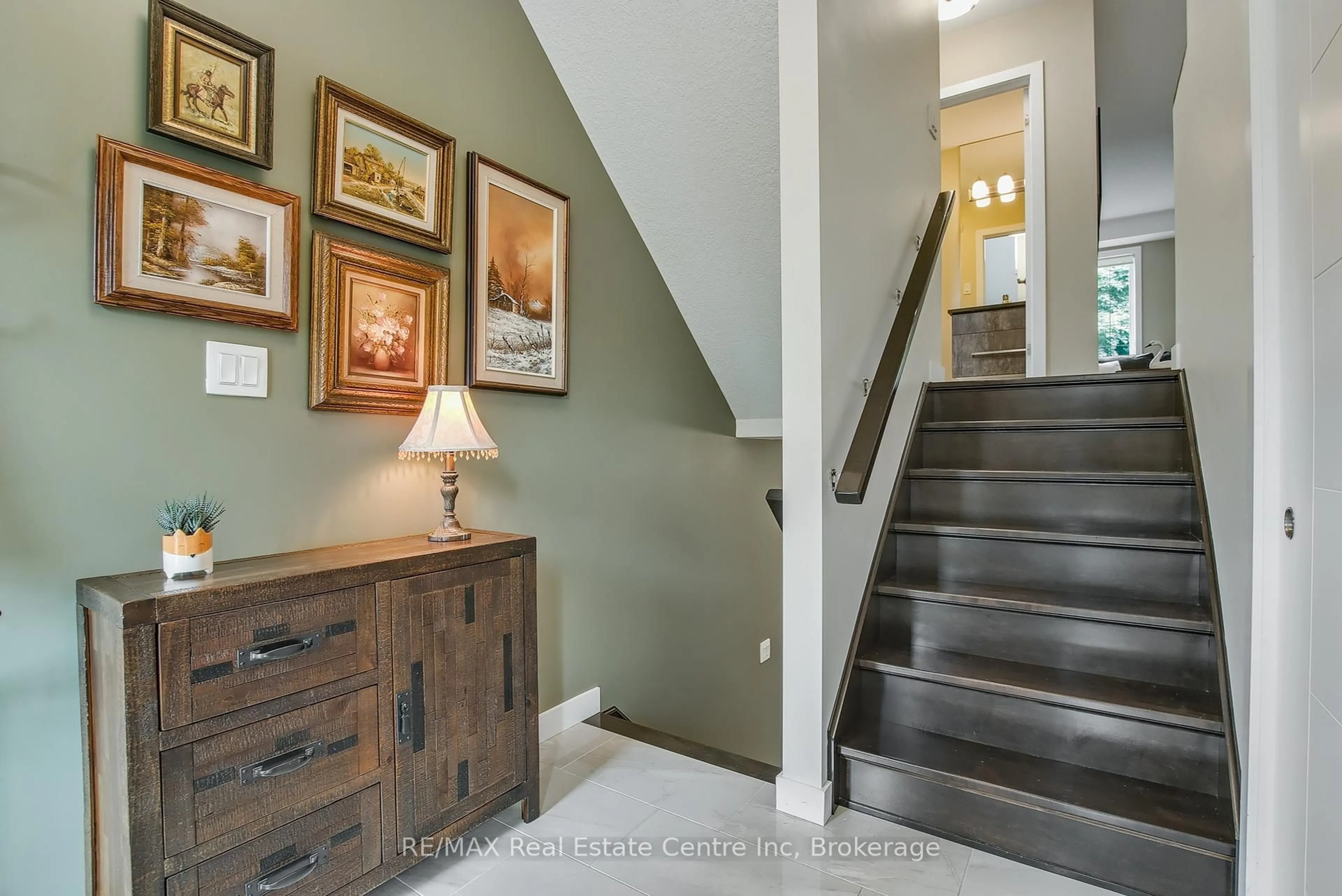 Indoor entryway for 72 York Rd #16, Guelph Ontario N1E 0M3