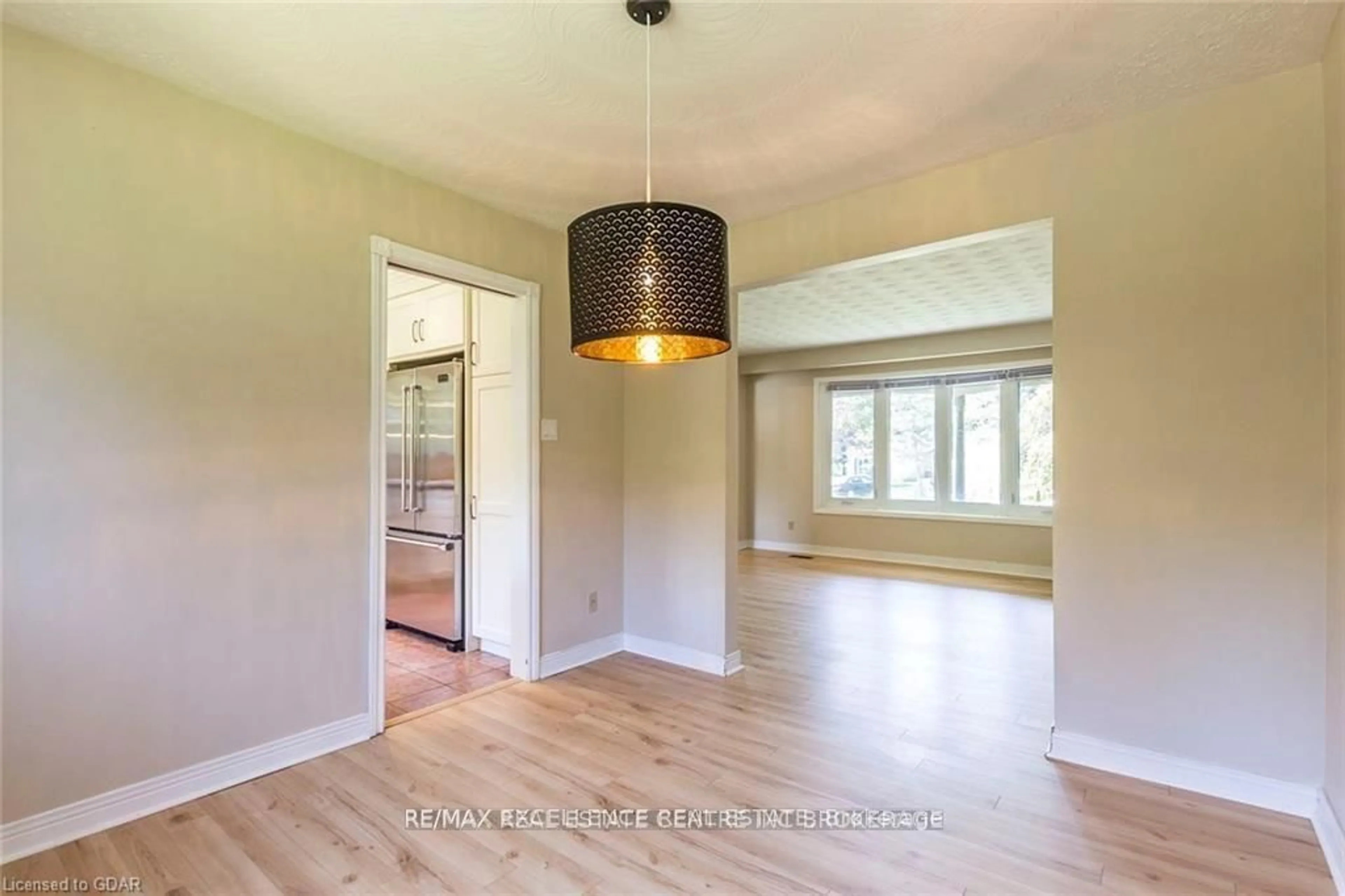 Indoor entryway for 14 Renfrew Pl, Guelph Ontario N1G 2Z5