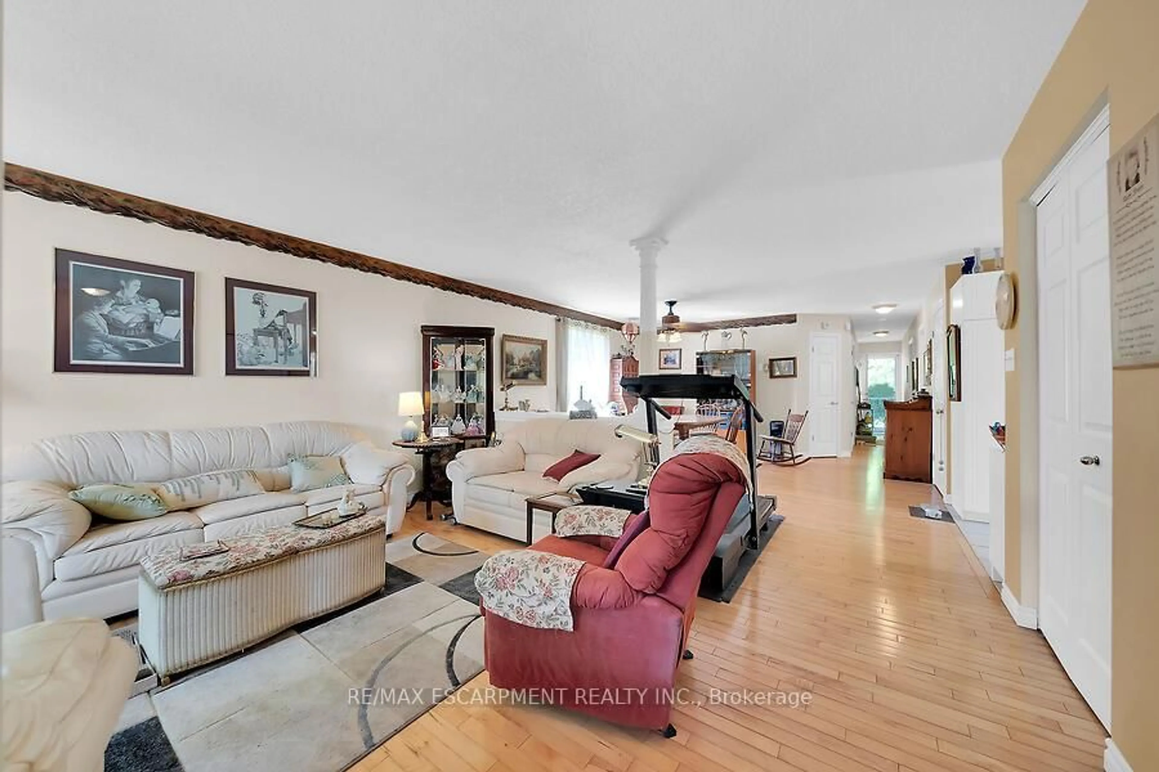 Living room with furniture, unknown for 53 Castlebury Dr, Guelph Ontario N1K 1X2