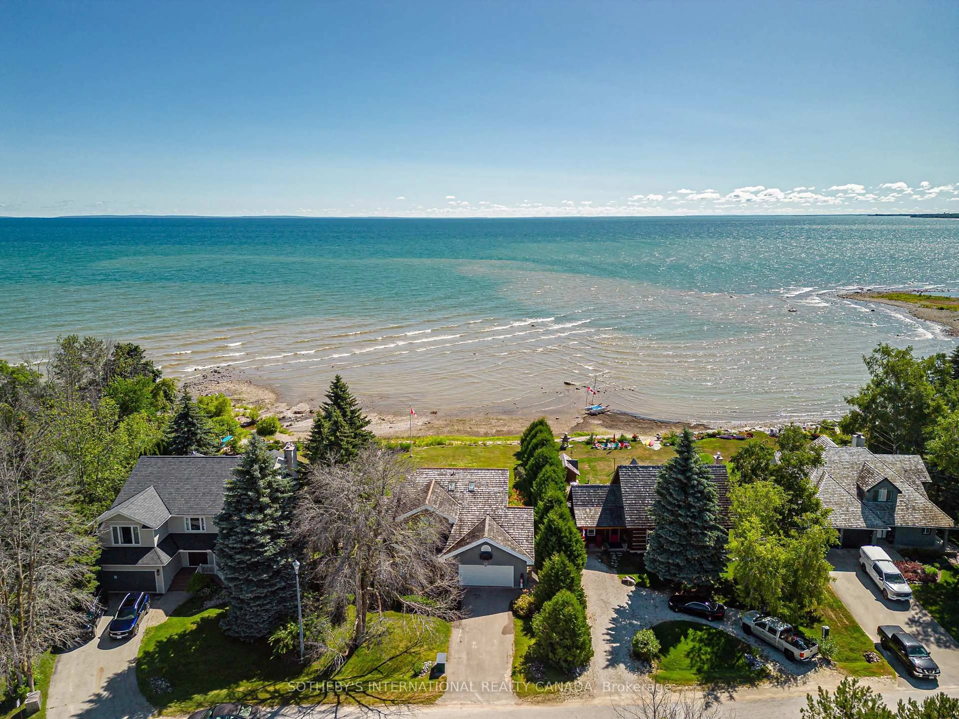 A pic from outside/outdoor area/front of a property/back of a property/a pic from drone, water/lake/river/ocean view for 121 Fieldcrest Crt, Blue Mountains Ontario N0H 1J0
