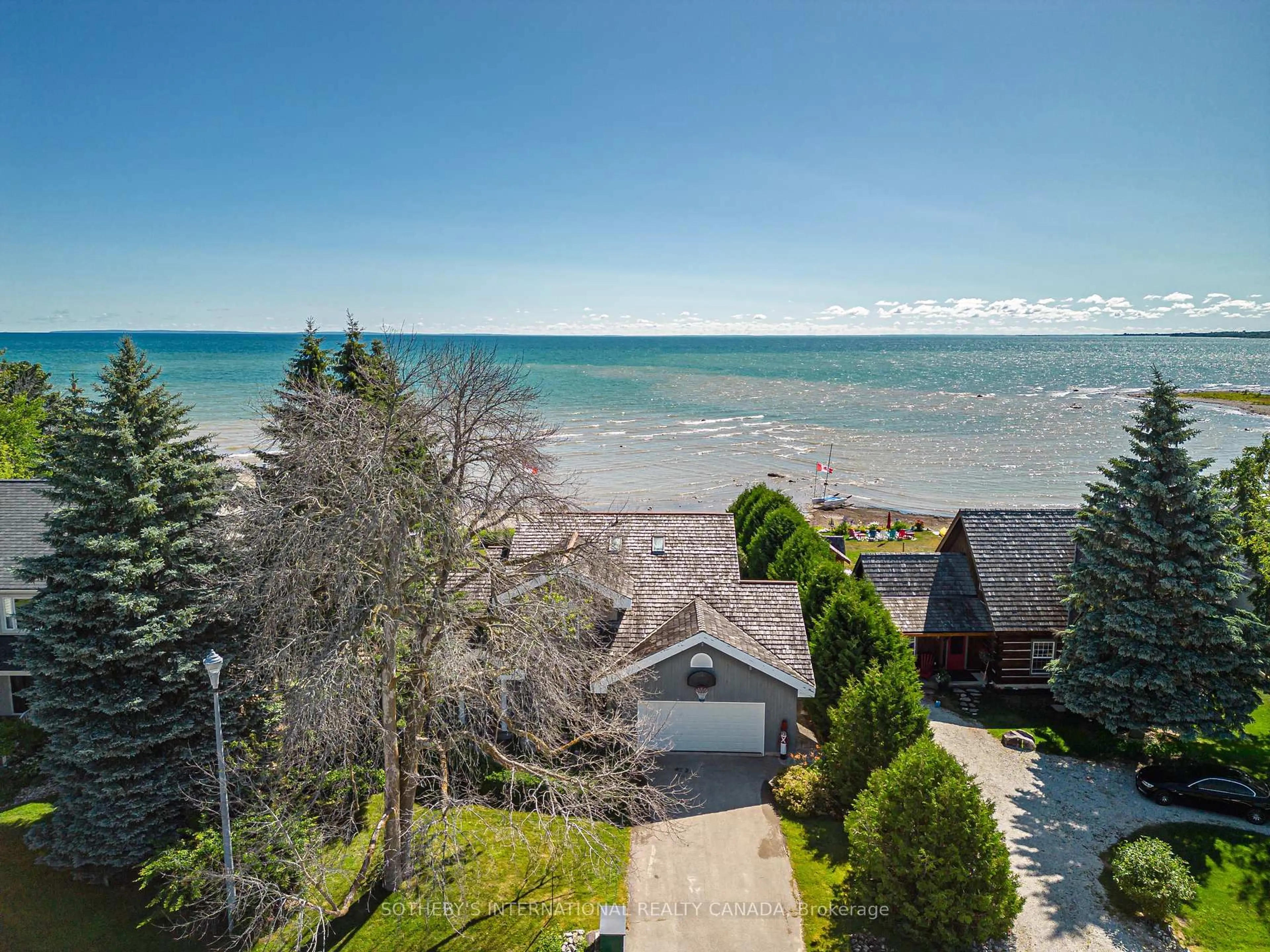 A pic from outside/outdoor area/front of a property/back of a property/a pic from drone, water/lake/river/ocean view for 121 Fieldcrest Crt, Blue Mountains Ontario N0H 1J0