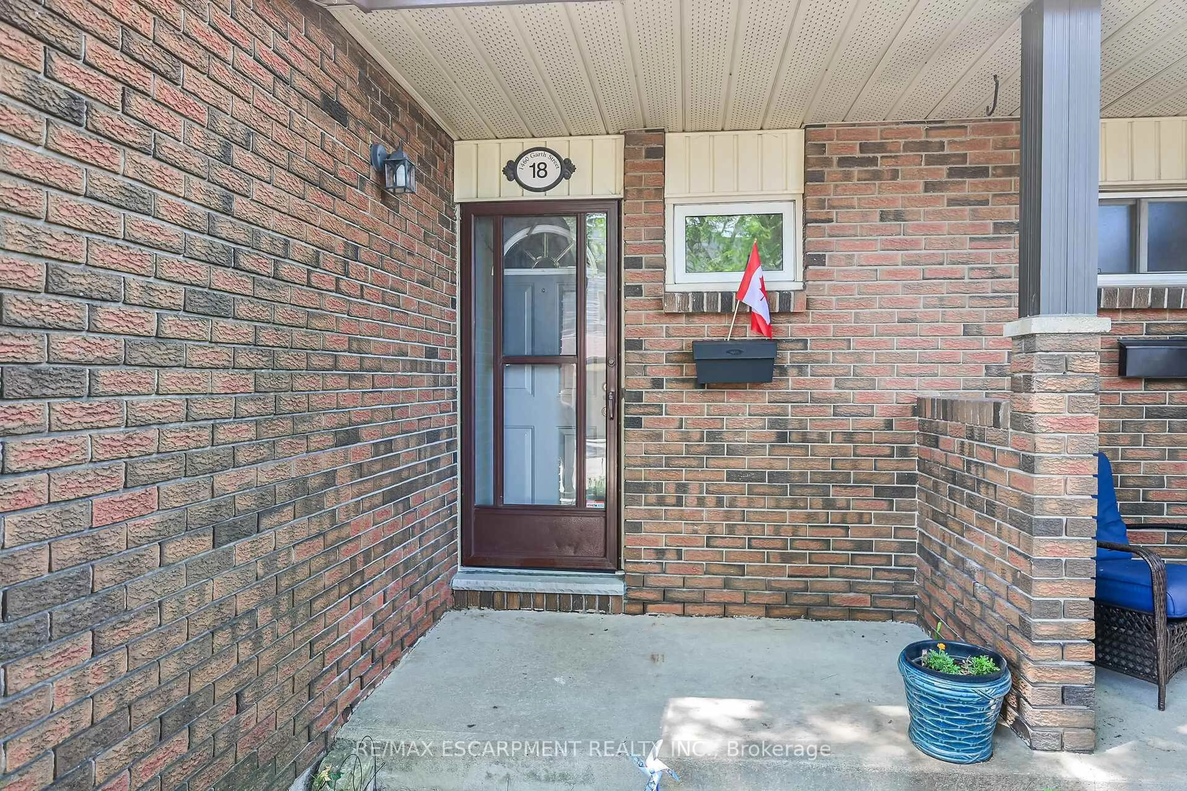 Indoor entryway for 1460 Garth St #18, Hamilton Ontario L9B 1R6