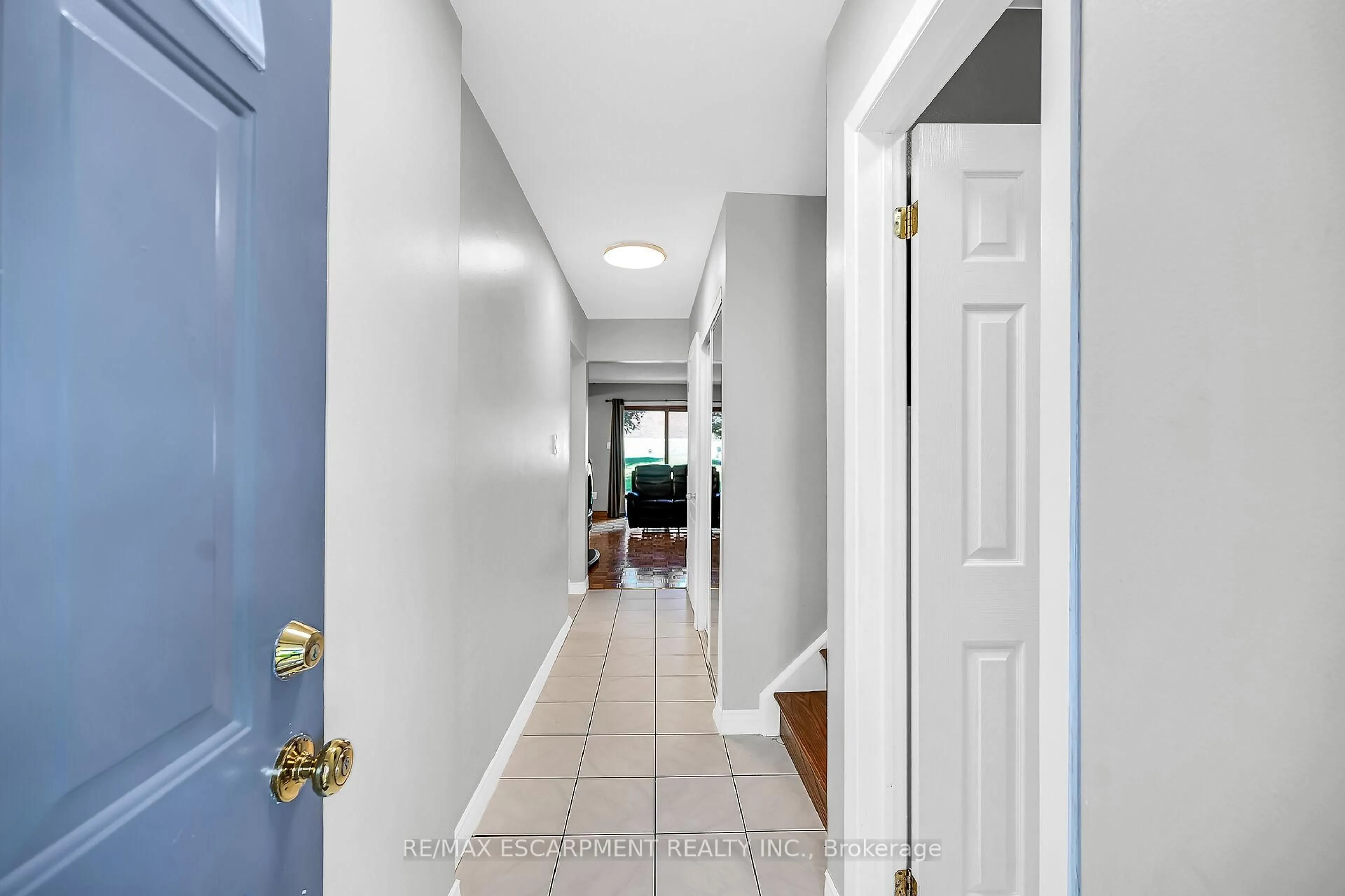 Indoor entryway for 1460 Garth St #18, Hamilton Ontario L9B 1R6