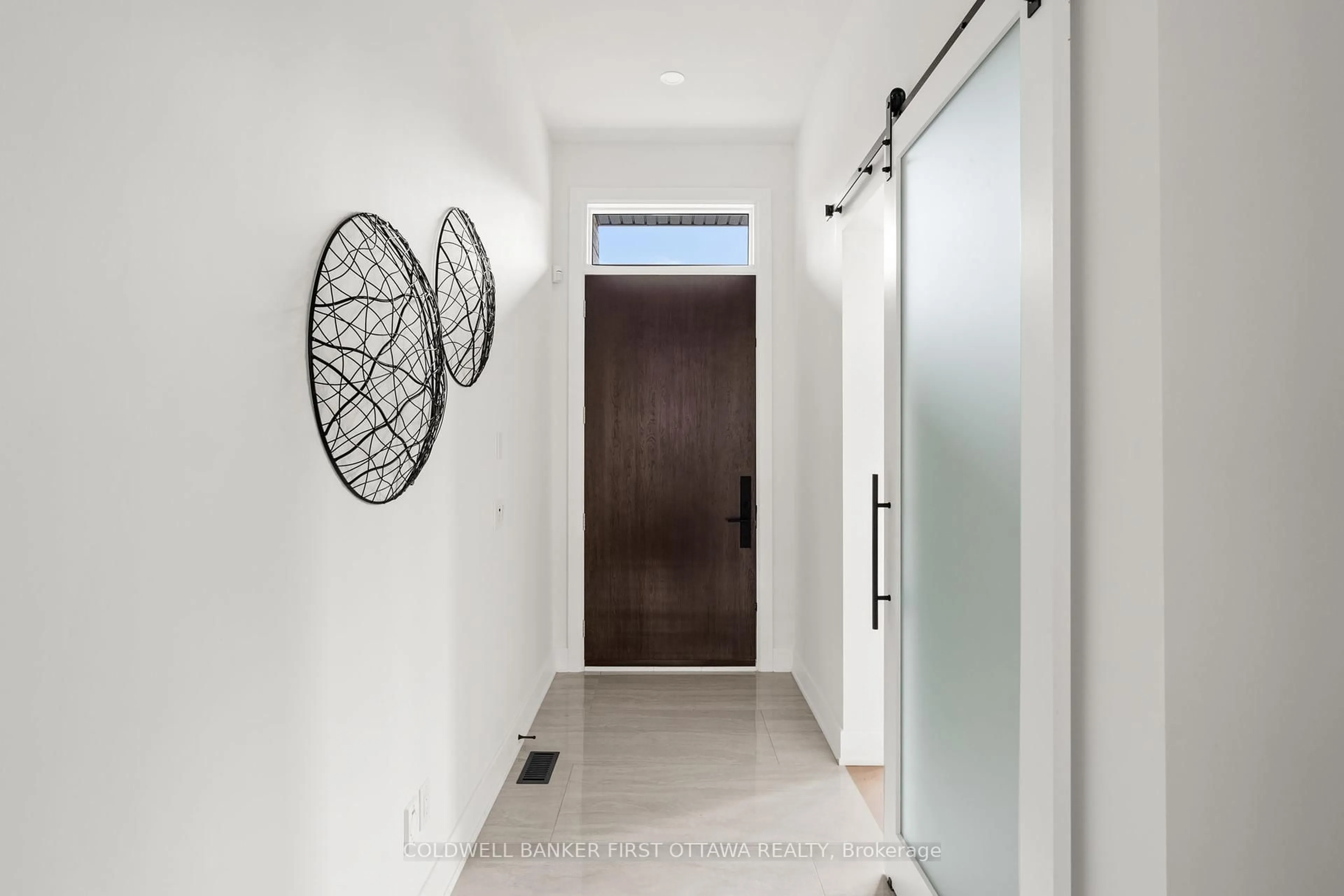 Indoor entryway for 509 EDISON Ave, Ottawa Ontario K2A 1V3