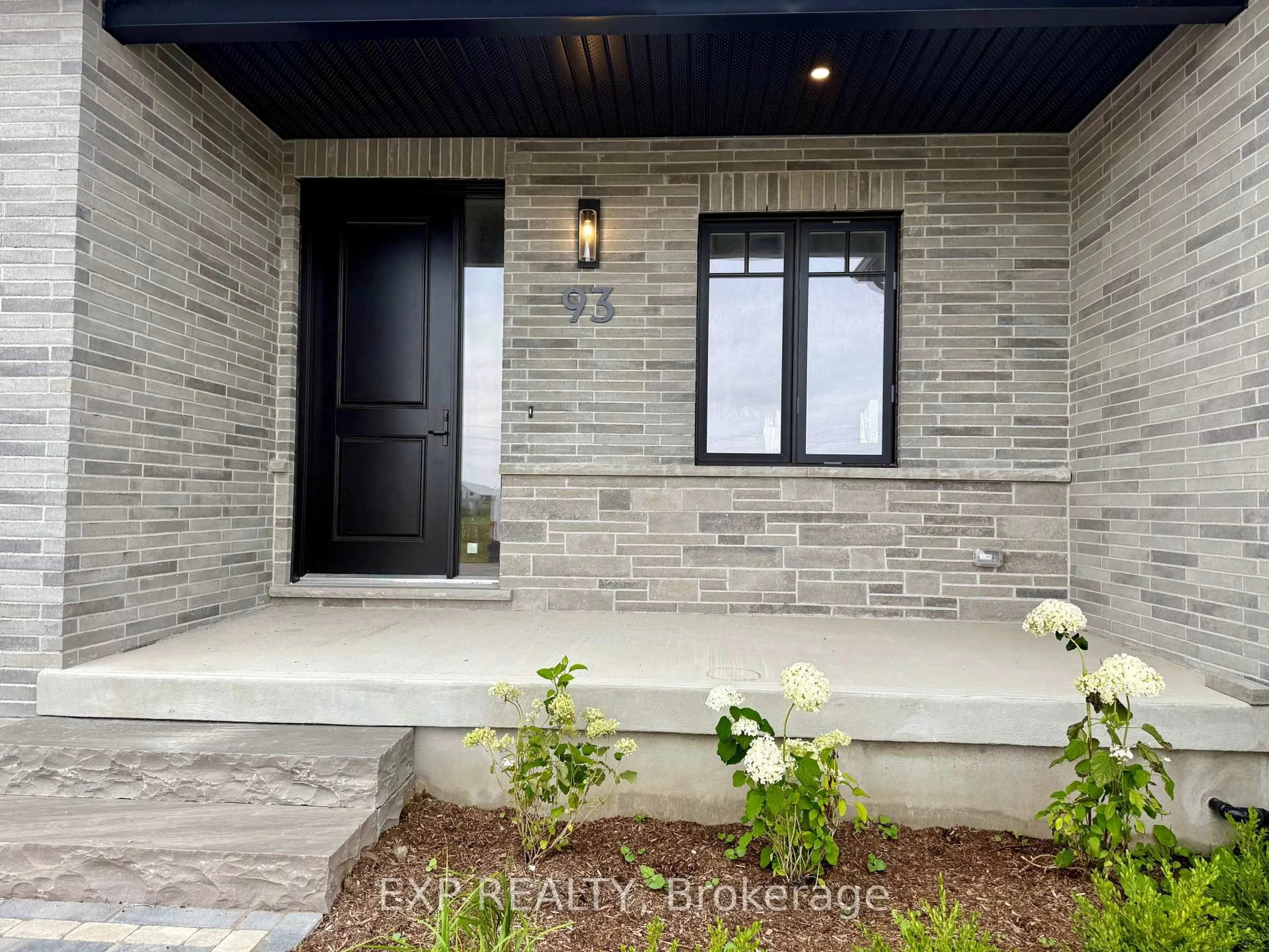 Indoor entryway for 93 Bedell Dr, Mapleton Ontario N0G 1P0