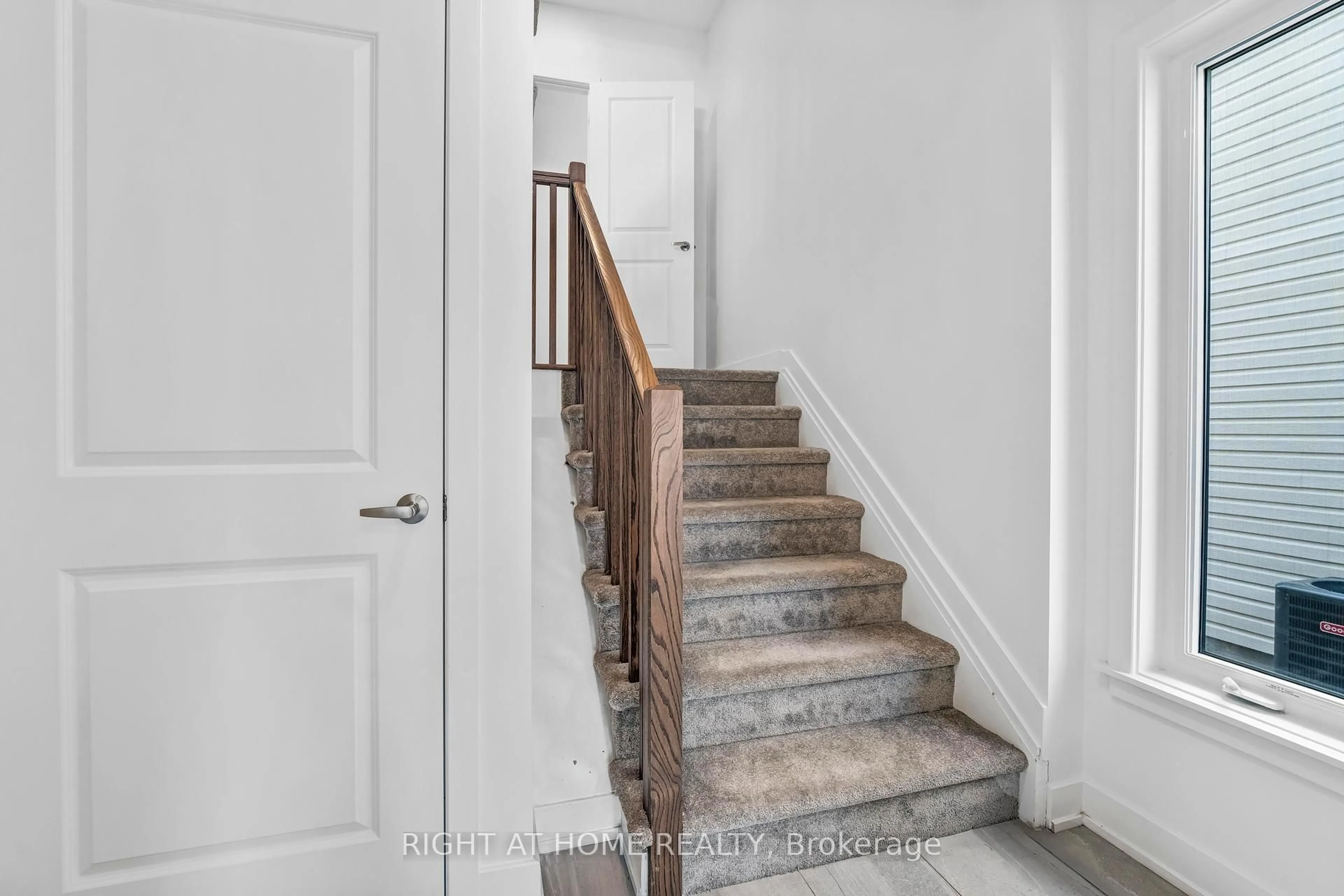 Stairs for 556 Tahoe Hts, Ottawa Ontario K1T 0X5