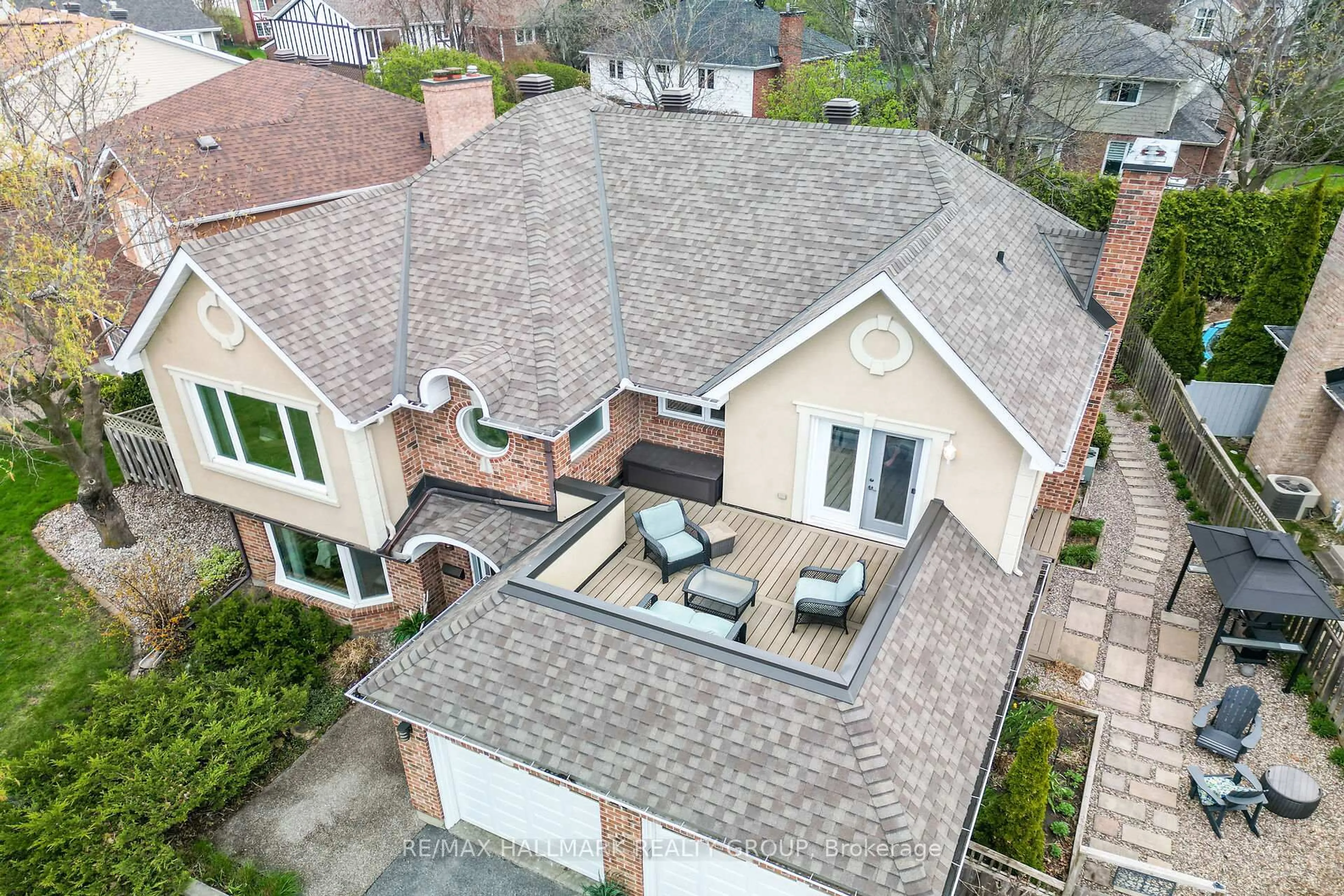 A pic from outside/outdoor area/front of a property/back of a property/a pic from drone, street for 20 Arbuckle Cres, Ottawa Ontario K2G 5H1