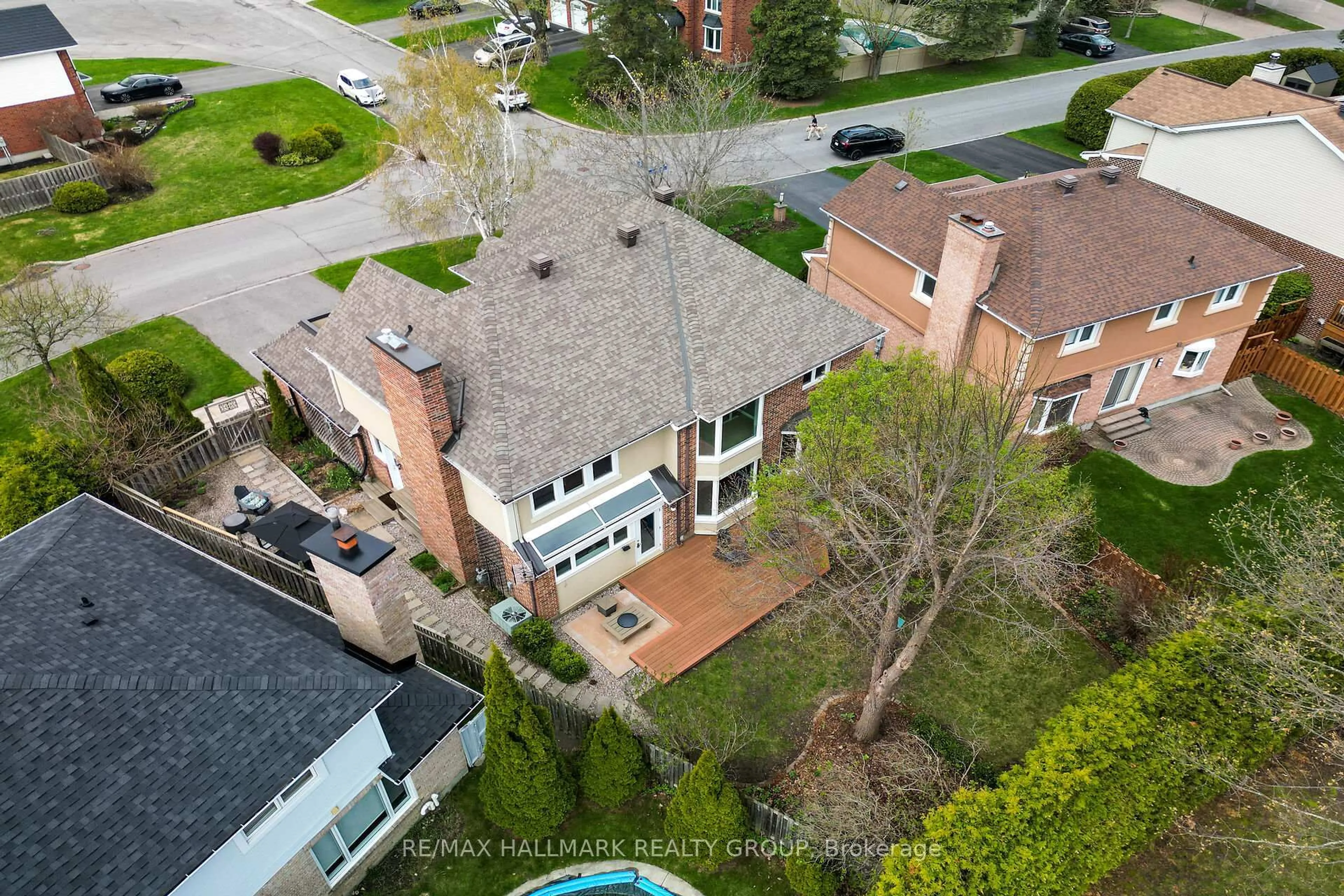 A pic from outside/outdoor area/front of a property/back of a property/a pic from drone, street for 20 Arbuckle Cres, Ottawa Ontario K2G 5H1