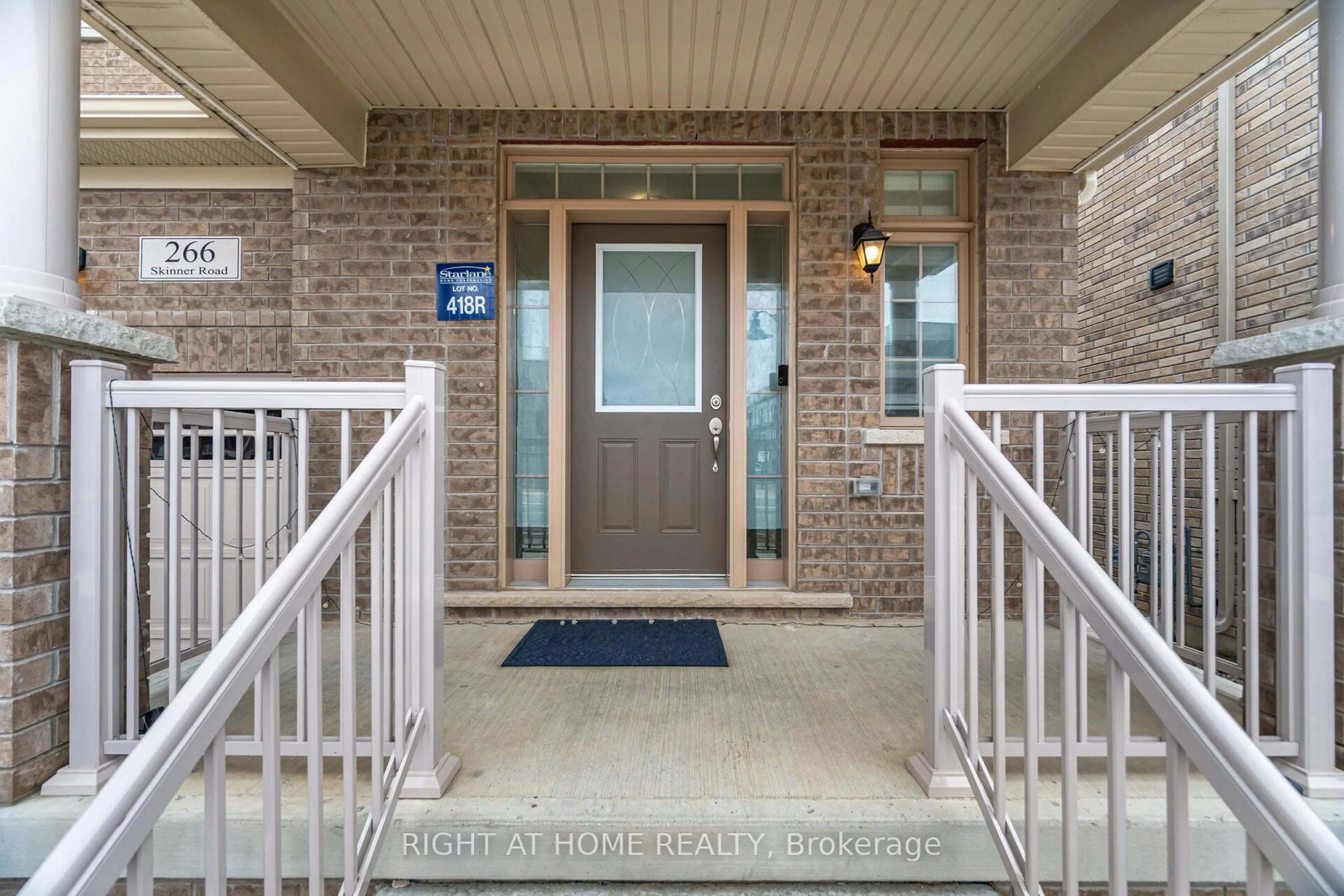 Indoor entryway for 266 Skinner Rd, Hamilton Ontario L0R 2H1