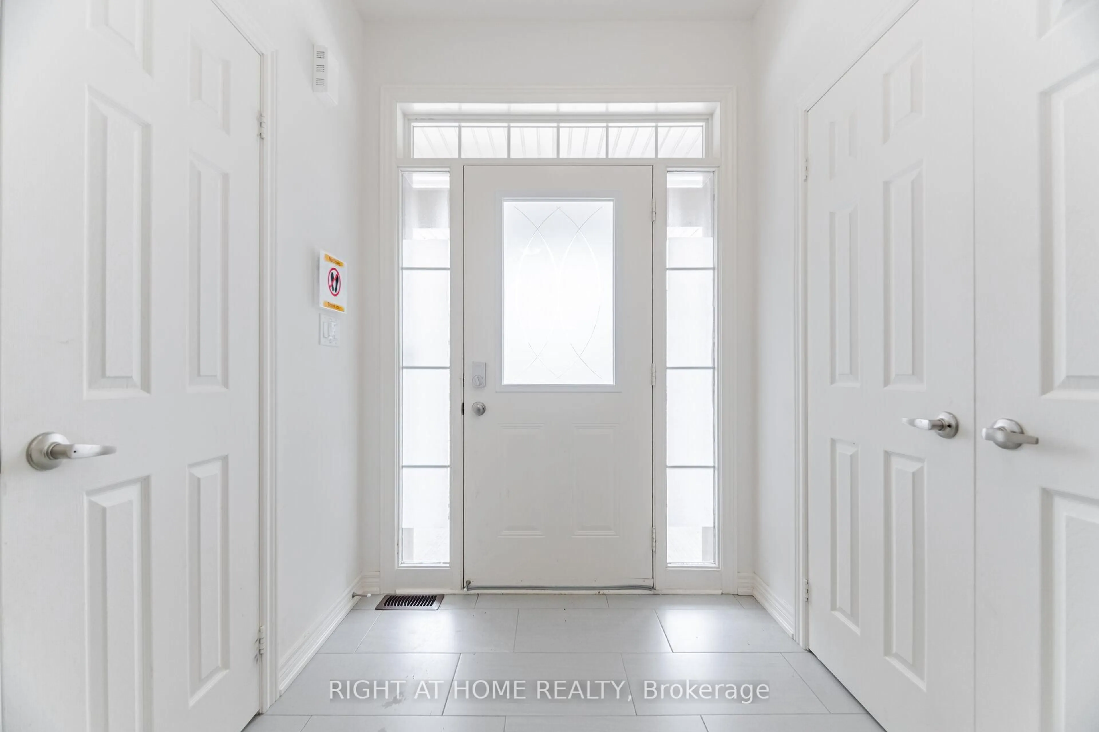Indoor entryway for 266 Skinner Rd, Hamilton Ontario L0R 2H1