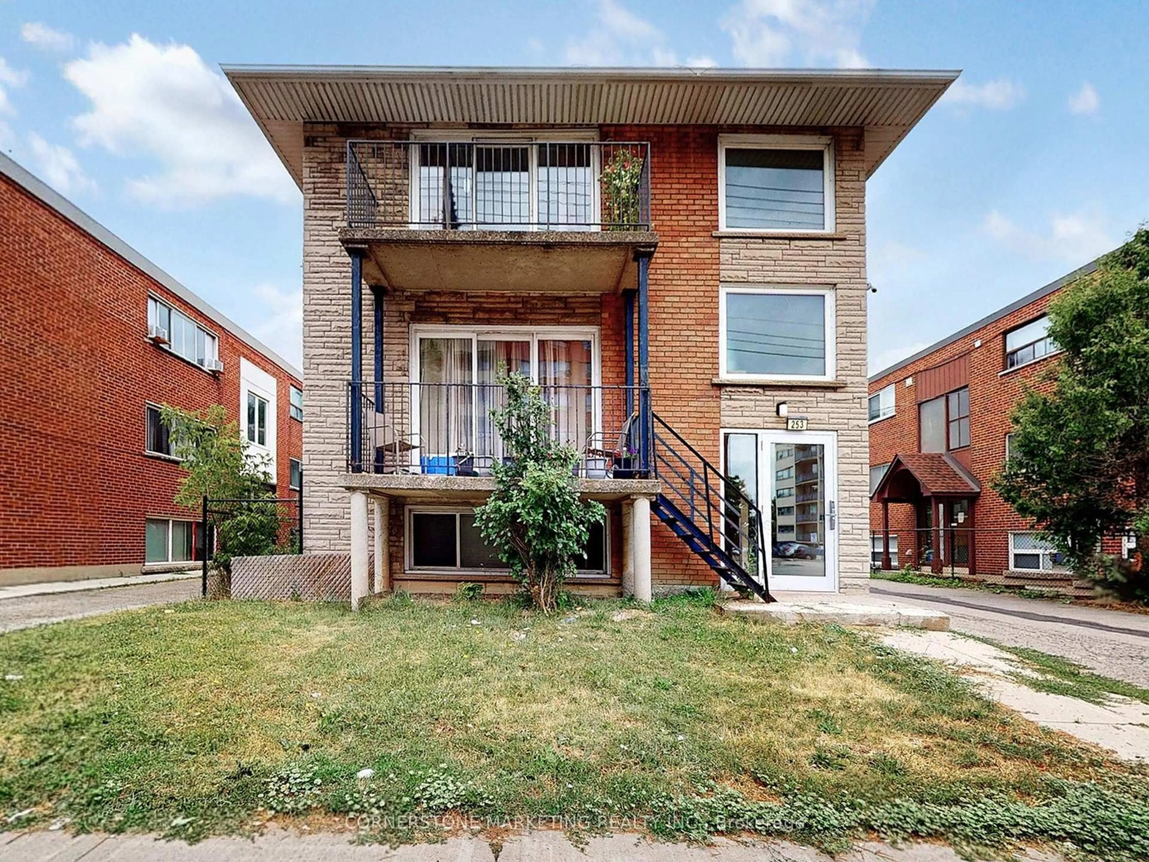Home with brick exterior material, street for 253 Mohawk Rd, Hamilton Ontario L9A 2H5
