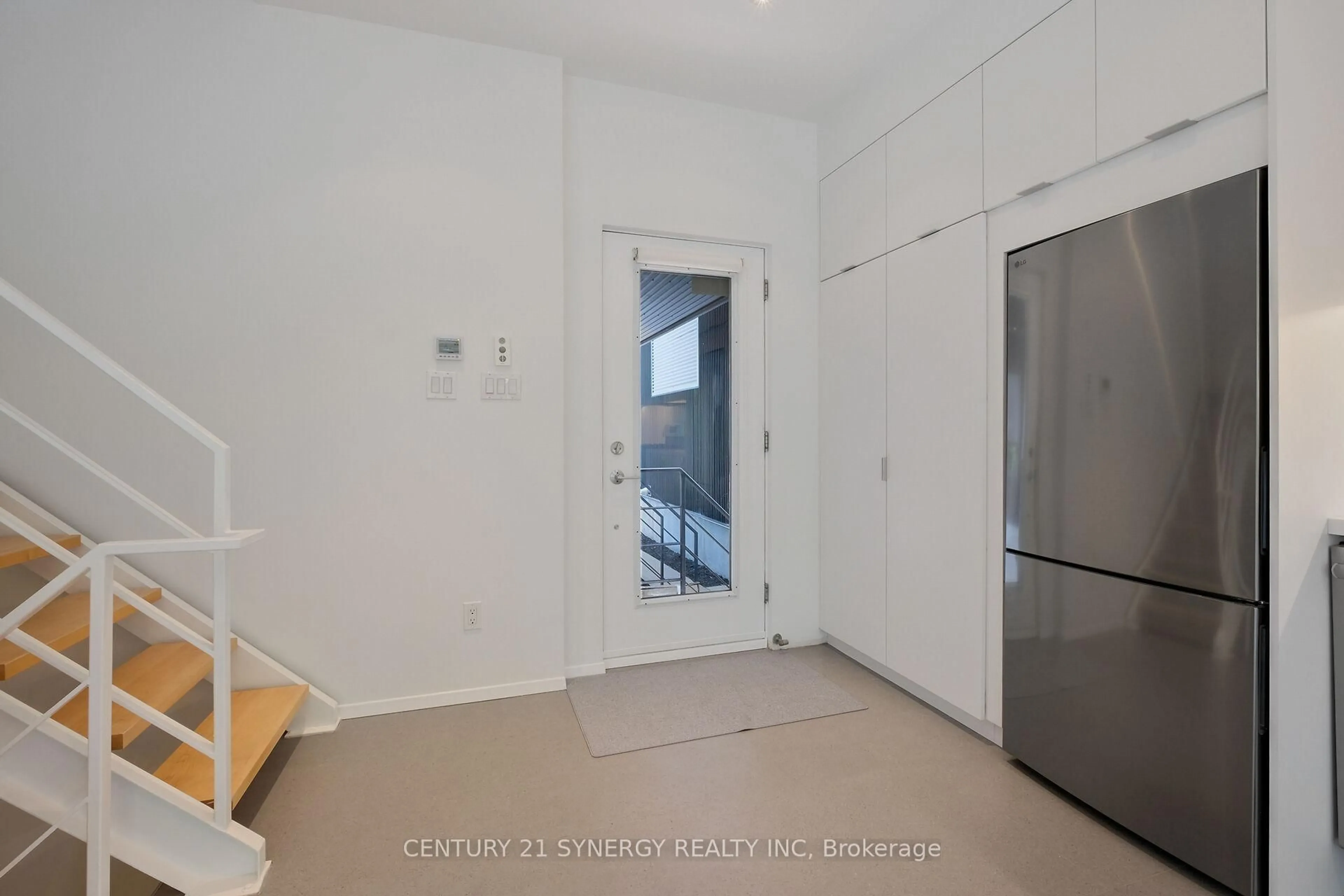 Unknown for 121 Armstrong Ave #B, Ottawa Ontario K1Y 2V8