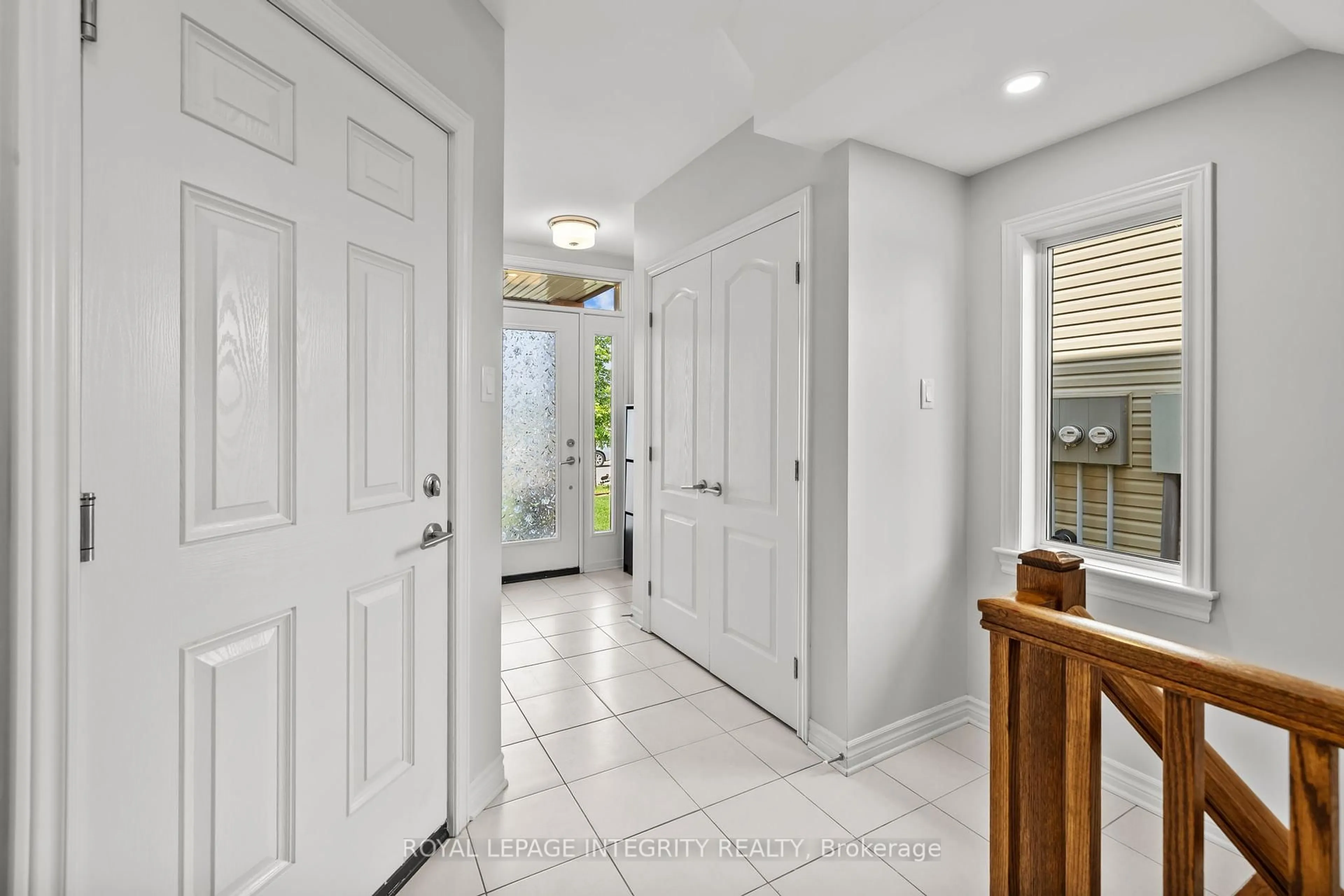 Indoor entryway for 98 Jardiniere St, Ottawa Ontario K2S 2K2