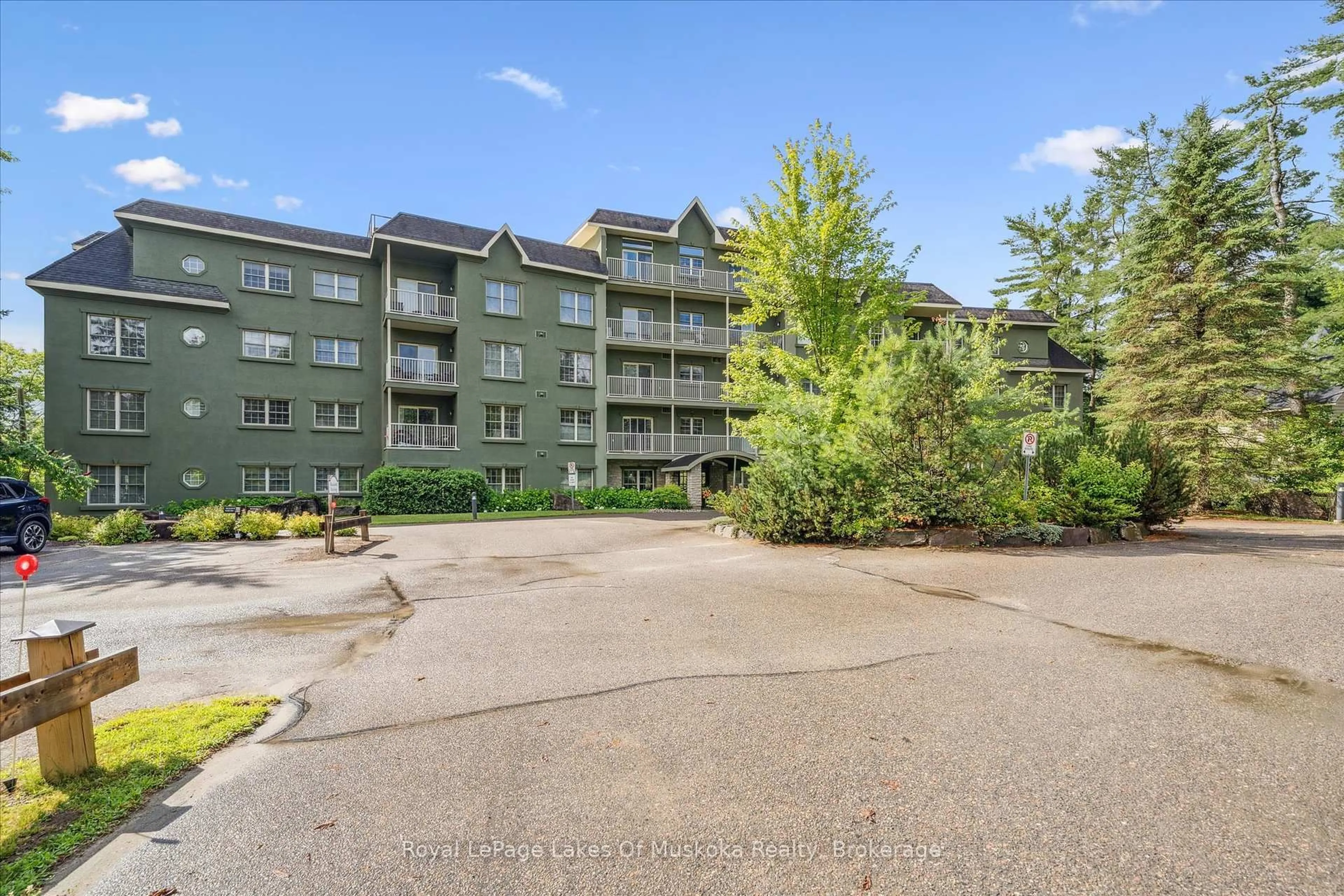 Patio, unknown for 24 Ontario St #101, Bracebridge Ontario P1L 2H5