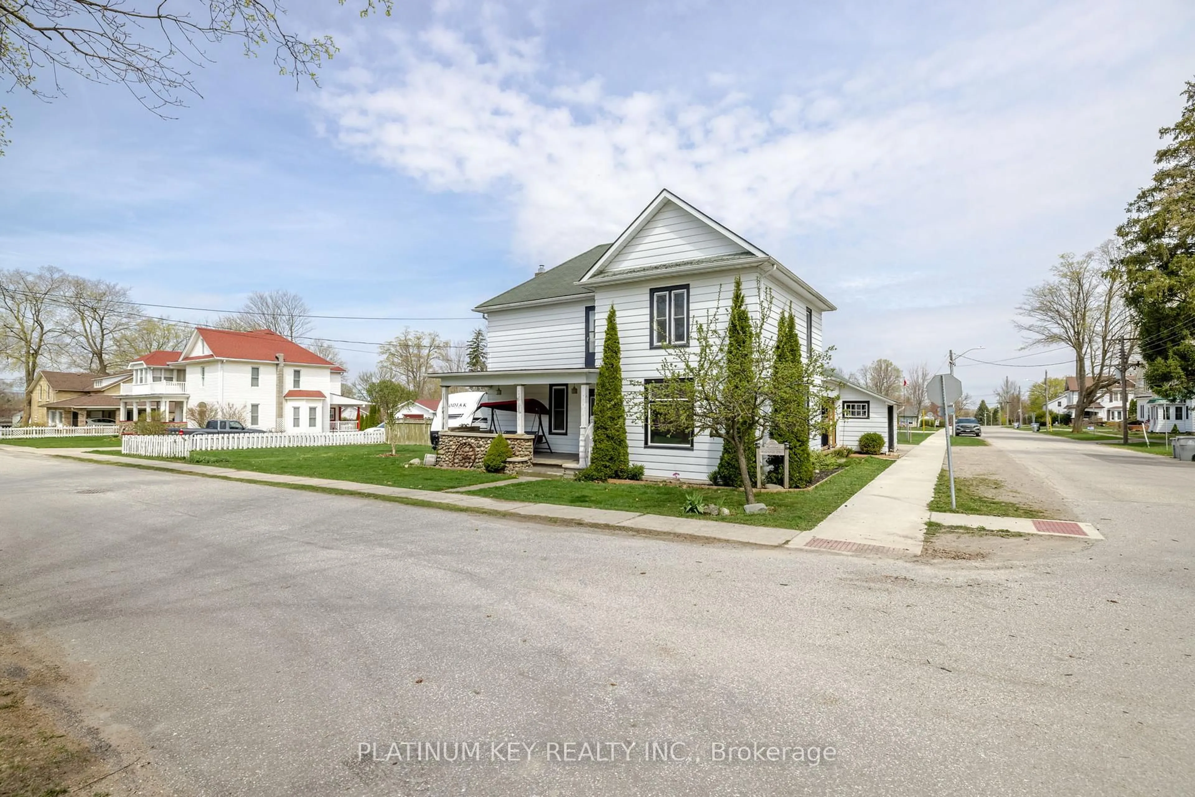 A pic from outside/outdoor area/front of a property/back of a property/a pic from drone, street for 10 Smith St, Lambton Shores Ontario N0M 1B0