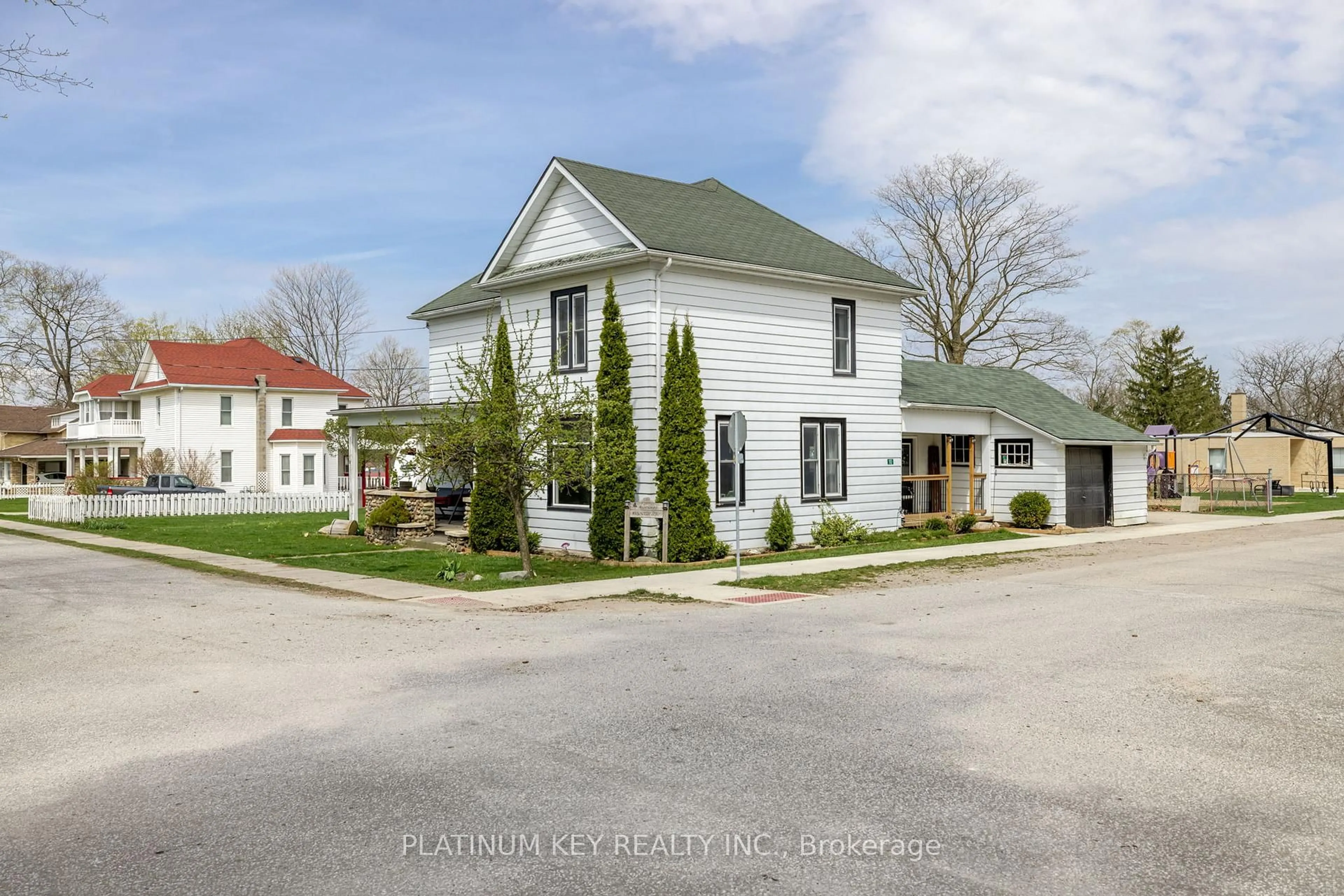 A pic from outside/outdoor area/front of a property/back of a property/a pic from drone, street for 10 Smith St, Lambton Shores Ontario N0M 1B0