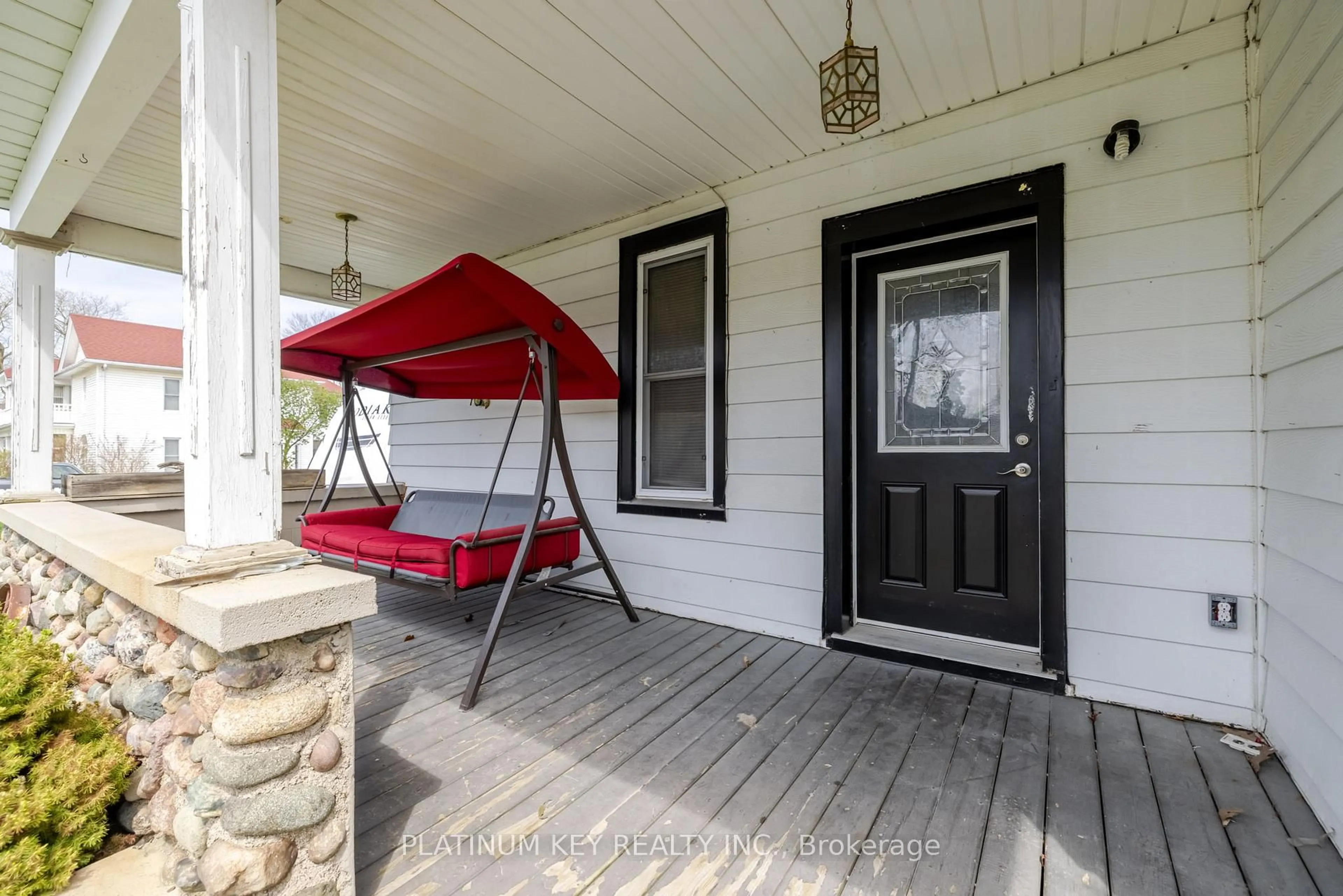 Indoor entryway for 10 Smith St, Lambton Shores Ontario N0M 1B0