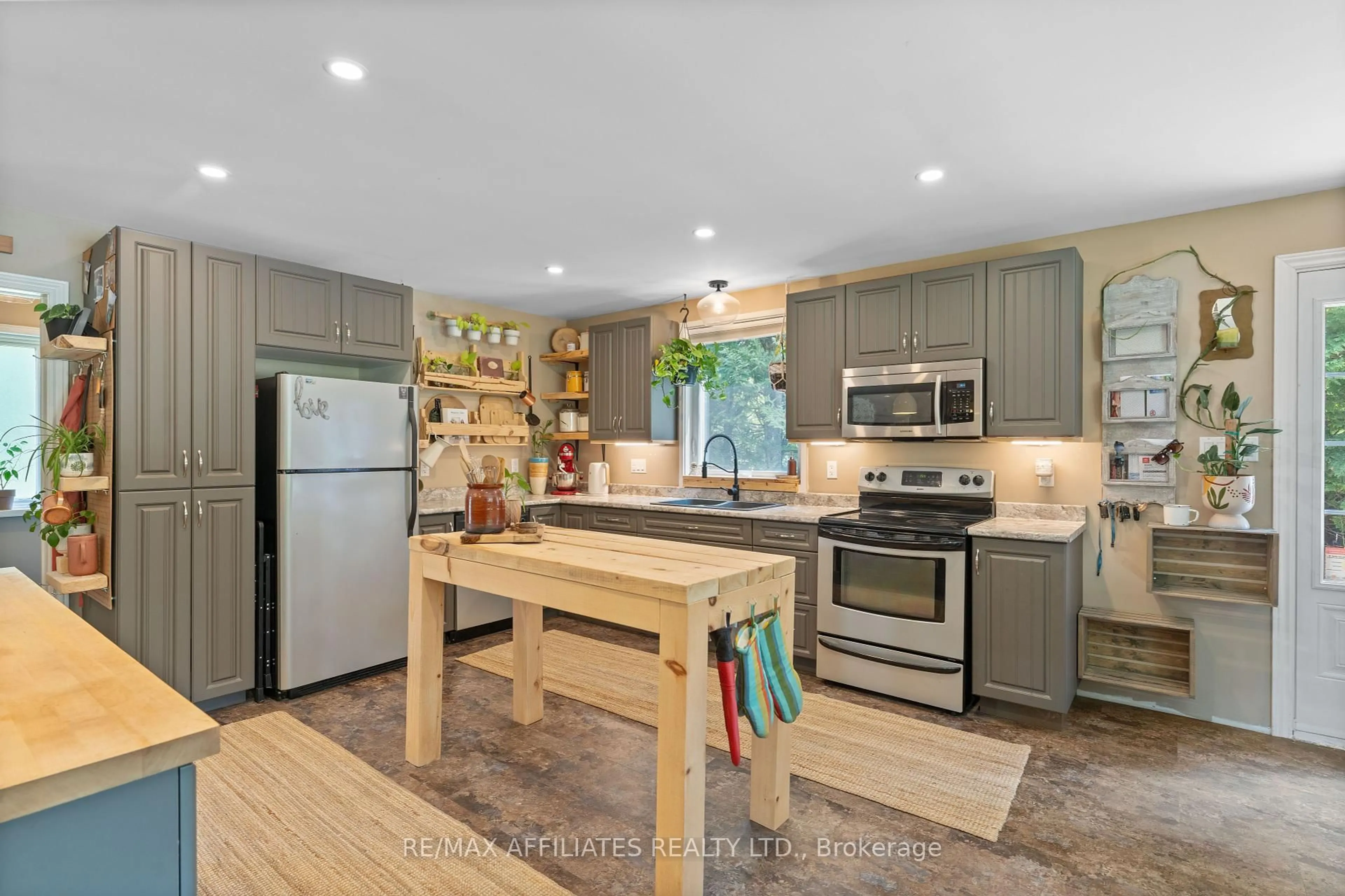 Open concept kitchen, unknown for 2292 Eady Rd, Renfrew Ontario K7V 3Z8
