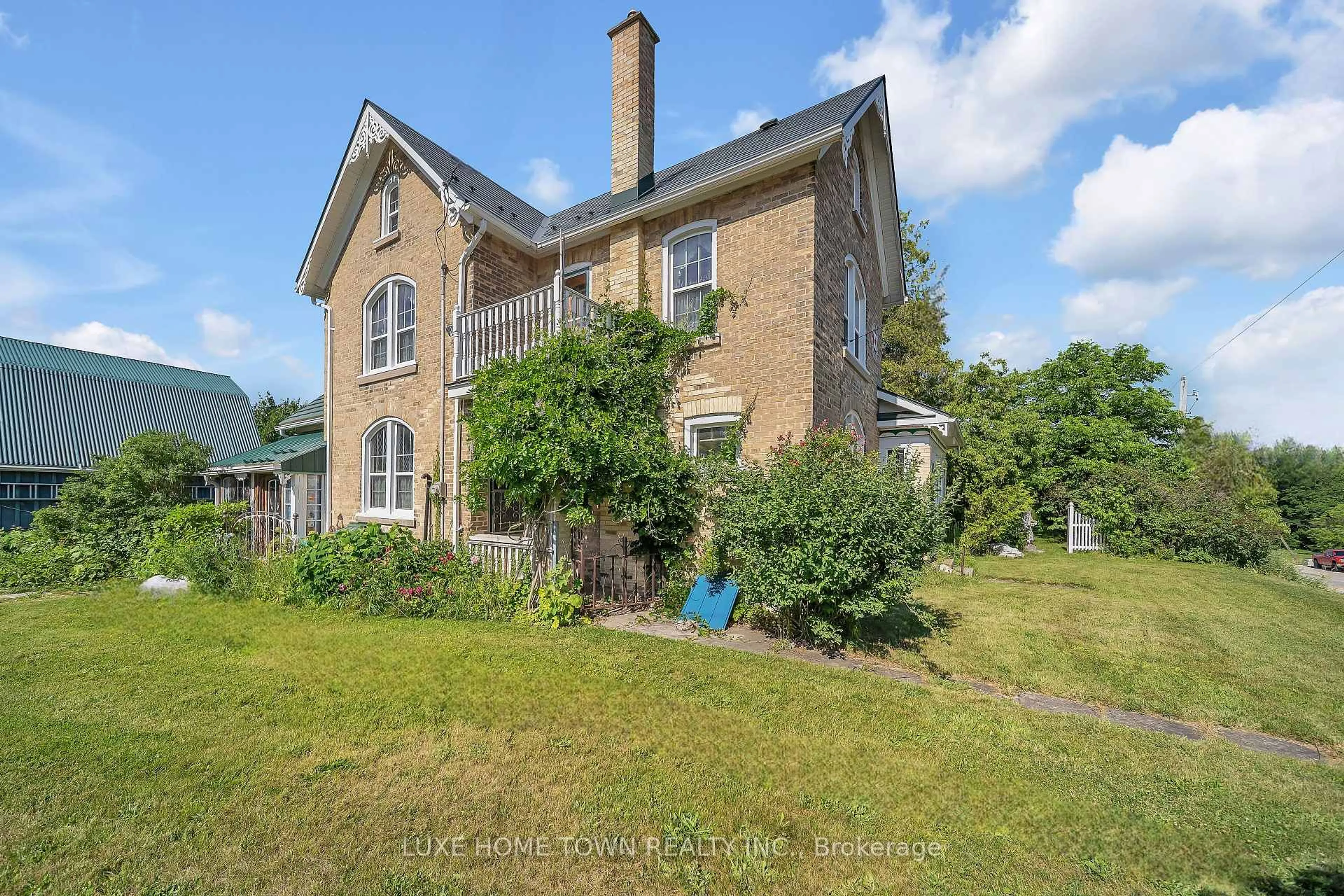 A pic from outside/outdoor area/front of a property/back of a property/a pic from drone, building for 402 LAMBTON St, West Grey Ontario N0G 1R0