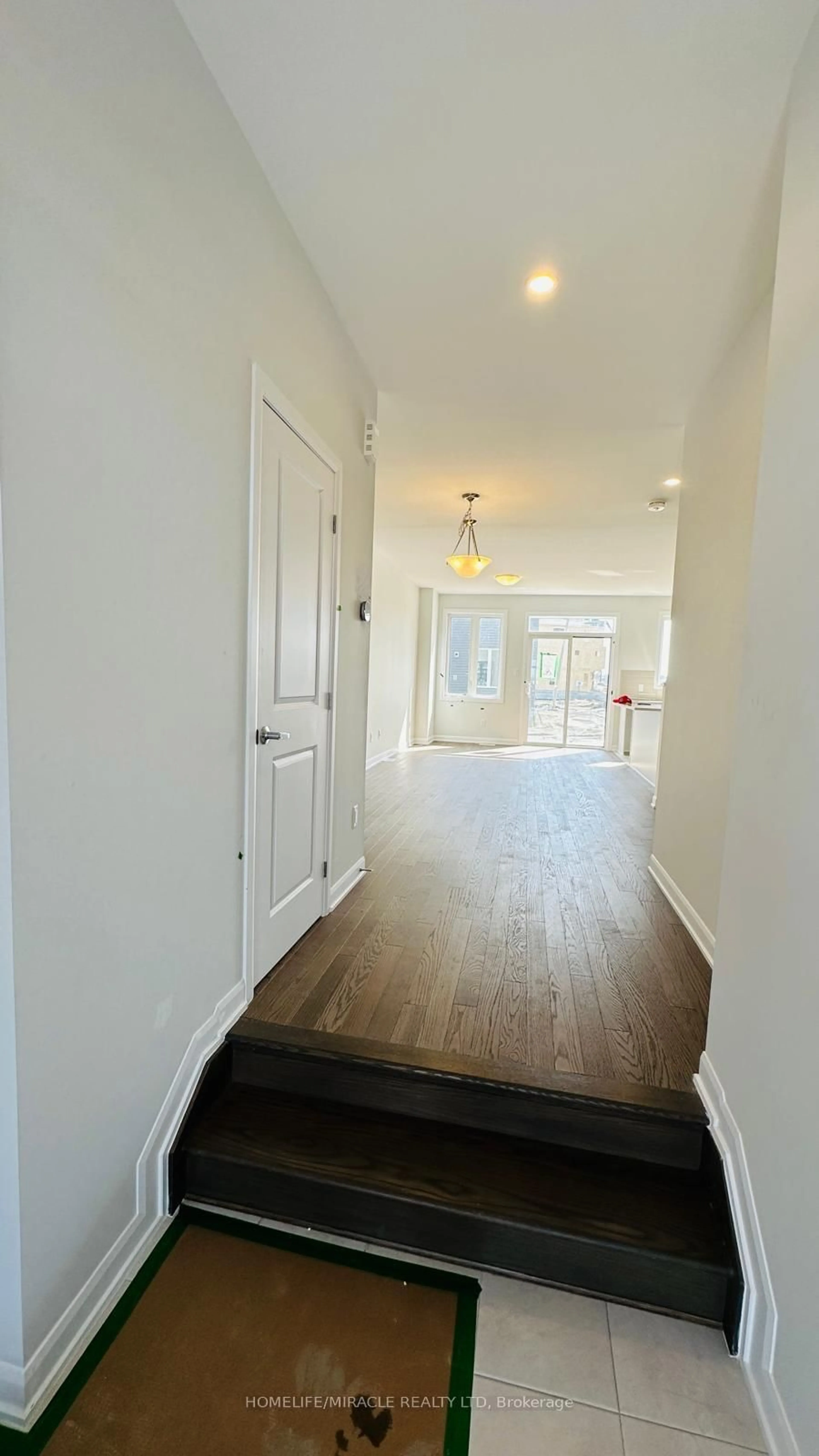 Indoor entryway for 755 Fairline Row, Ottawa Ontario K2V 0M4