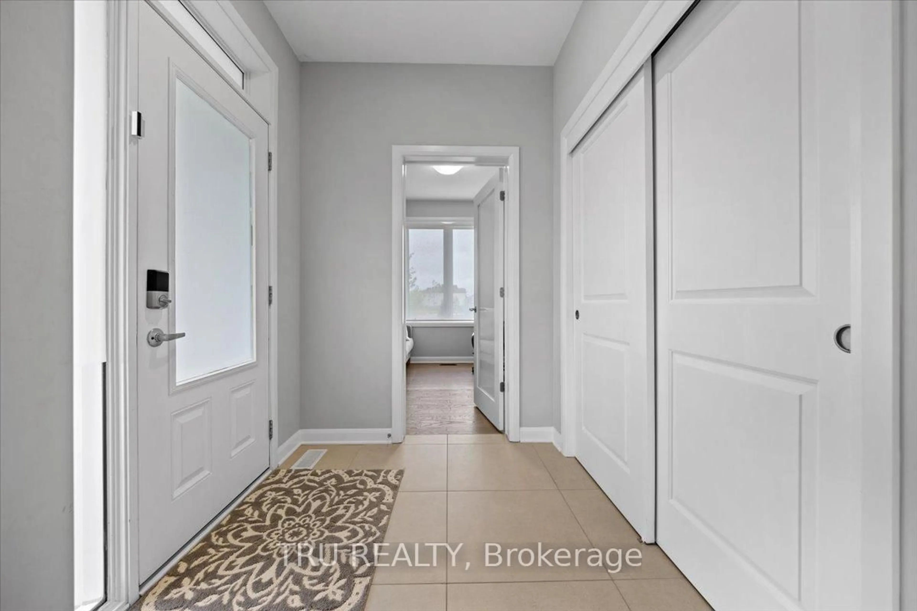 Indoor entryway for 618 GALERNEAU W Galarneau Way, Kanata Ontario K2W 0M1