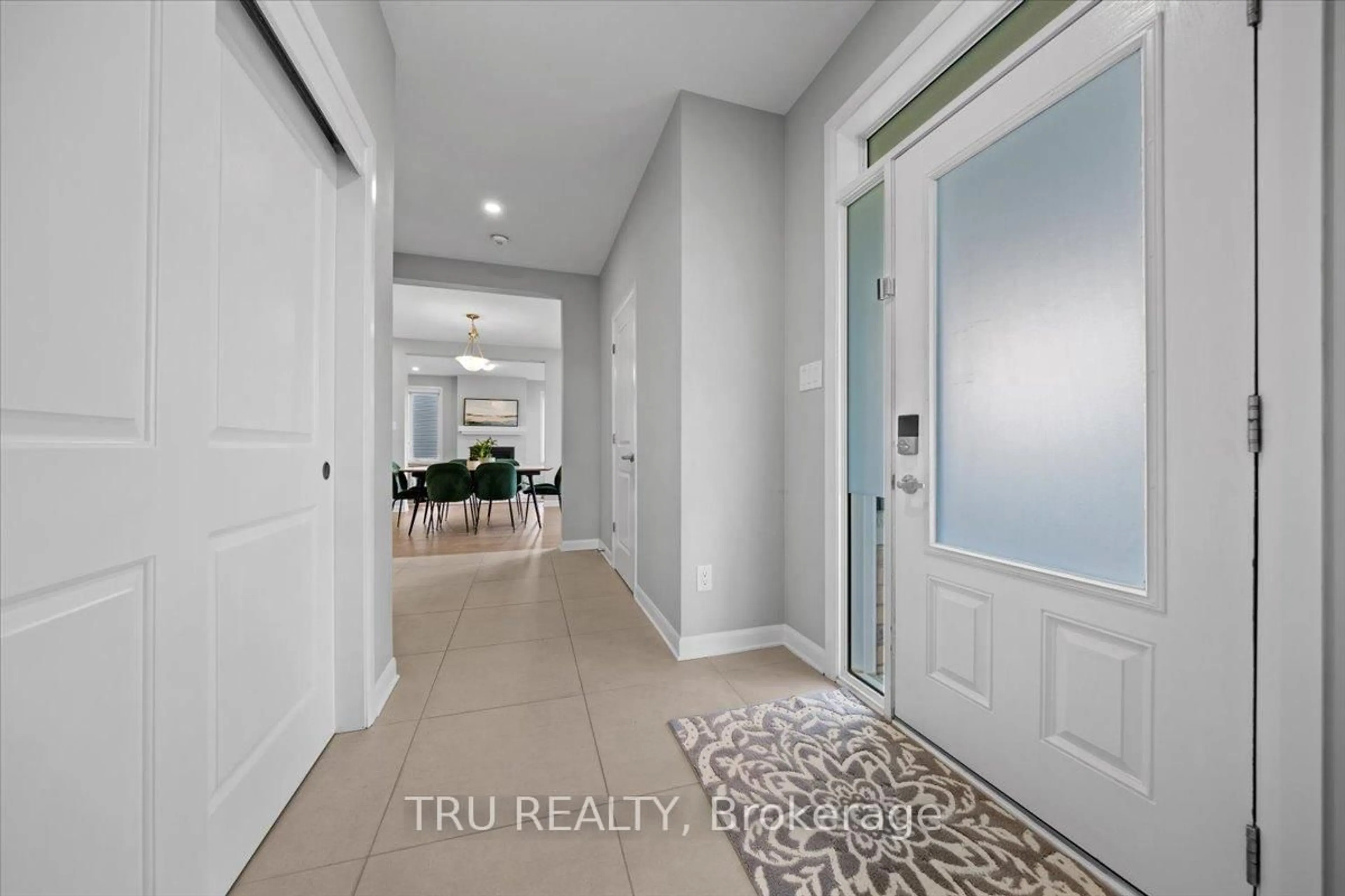 Indoor entryway for 618 GALERNEAU W Galarneau Way, Kanata Ontario K2W 0M1