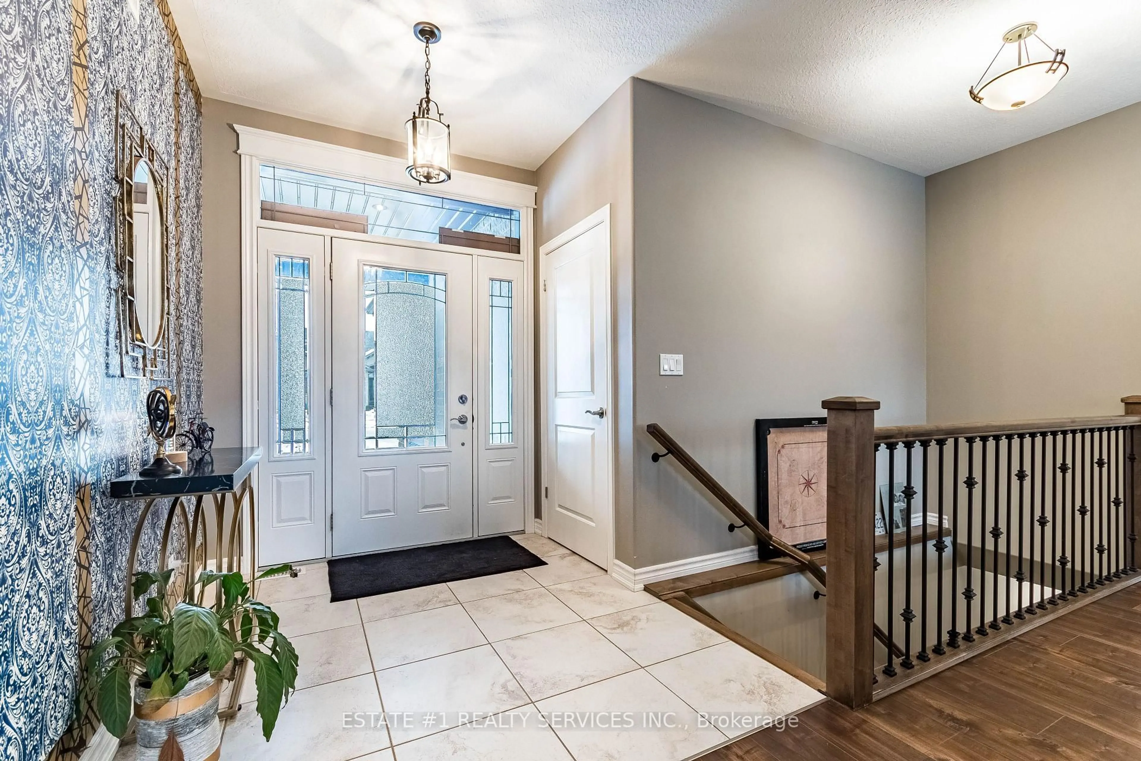Indoor entryway for 54 Tan Ave, Norfolk Ontario N0E 1Y0