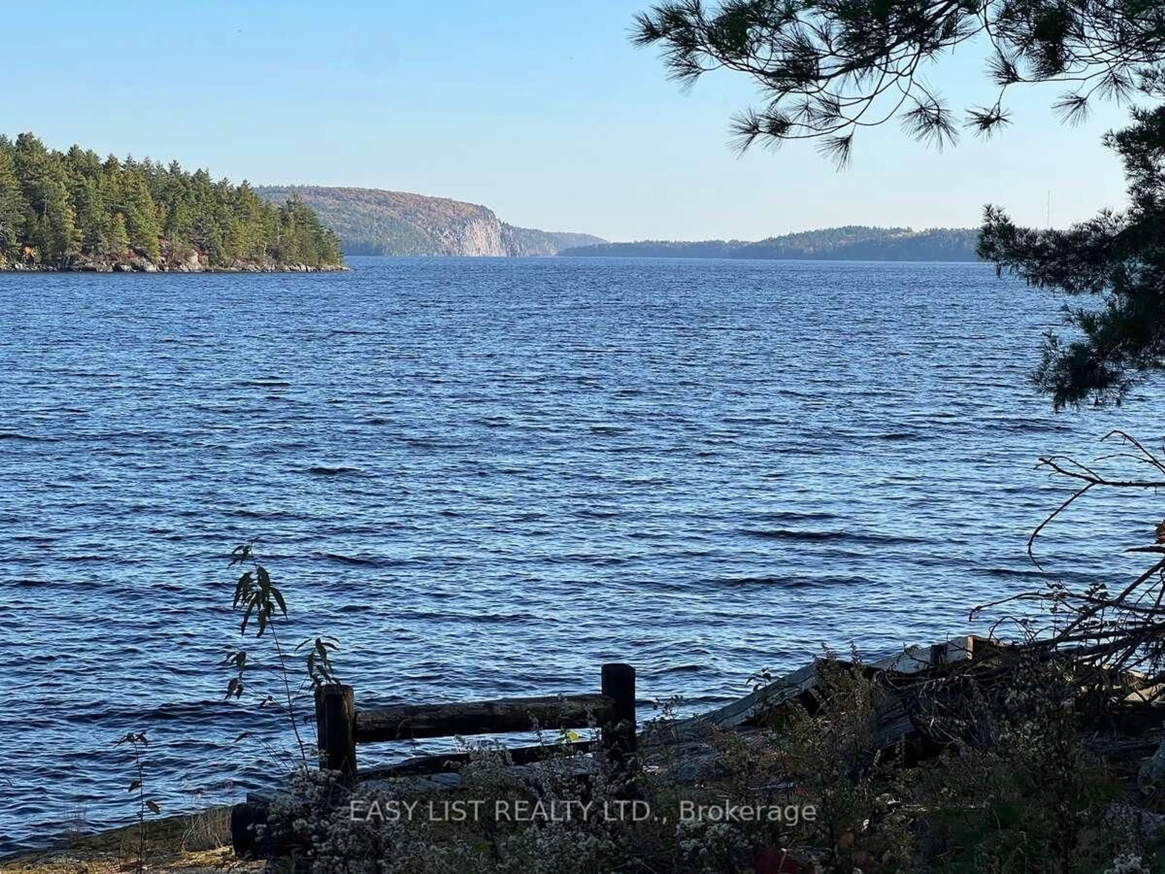 Blurry image for 286 Mazinaw Lake, Cloyne Ontario K0H 1K0
