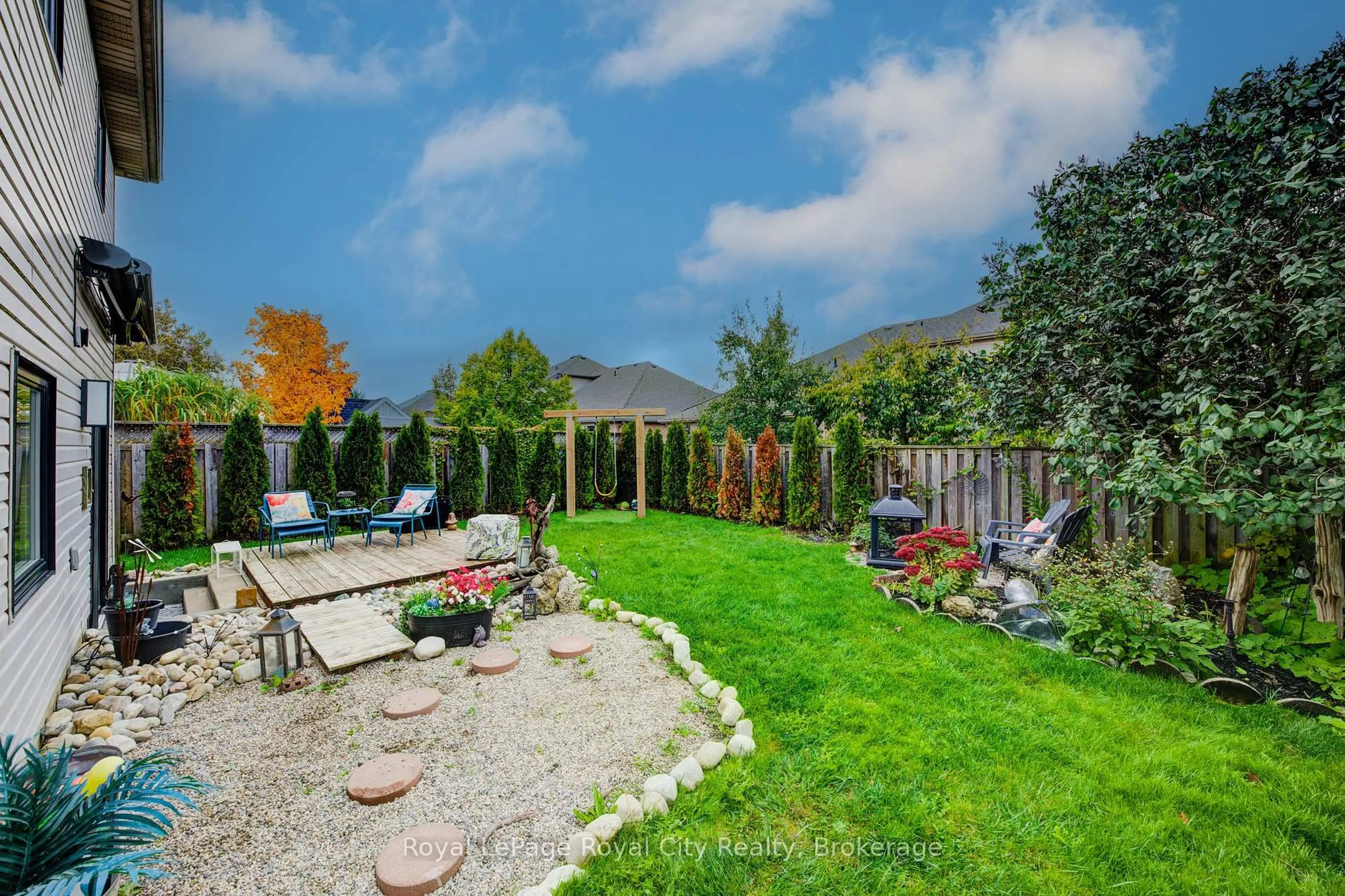 Patio, unknown for 571 Mctavish St, Centre Wellington Ontario N1M 3R1