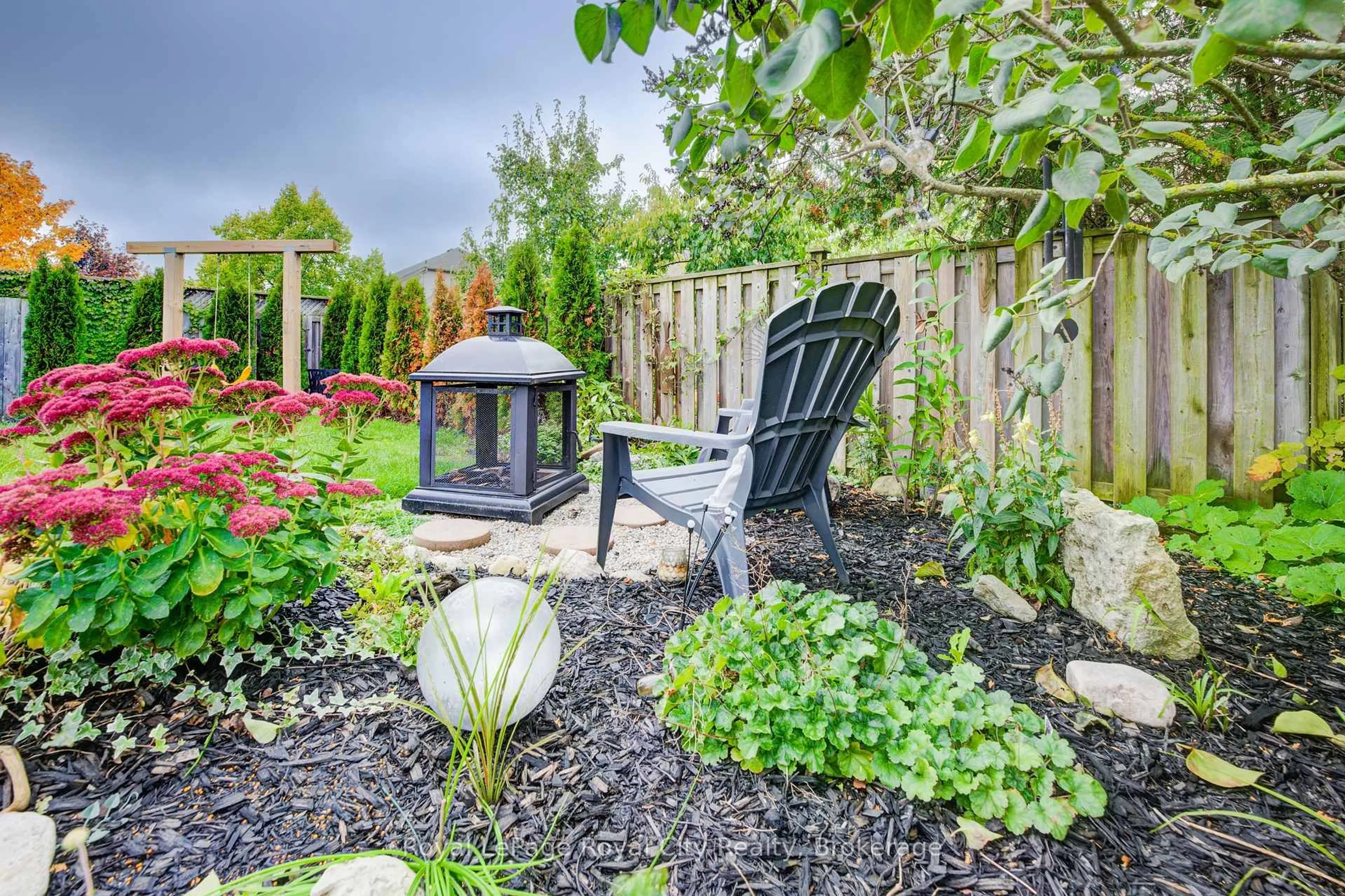 Patio, unknown for 571 Mctavish St, Centre Wellington Ontario N1M 3R1