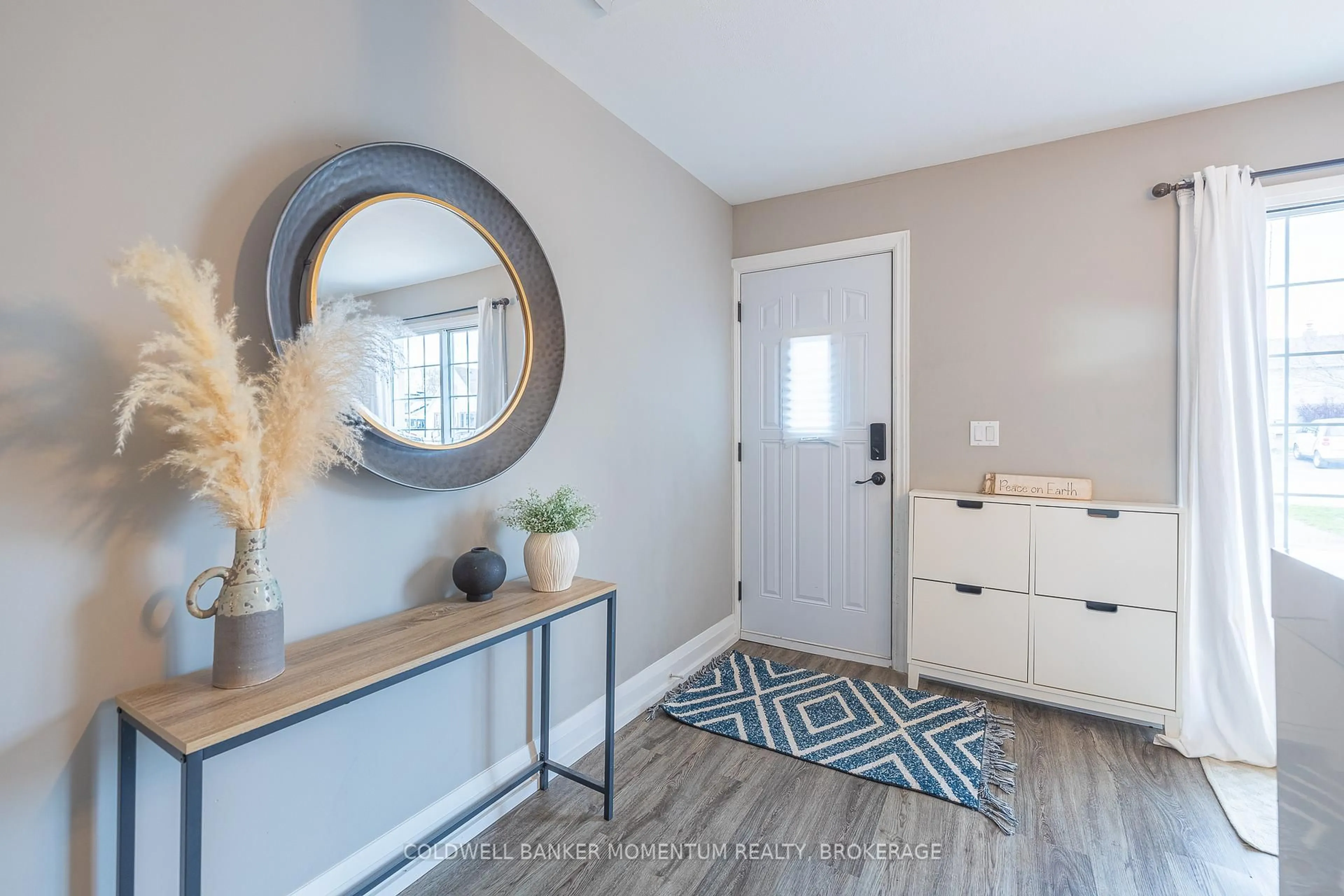 Indoor entryway for 35 Kinsey St, St. Catharines Ontario L2S 1C9