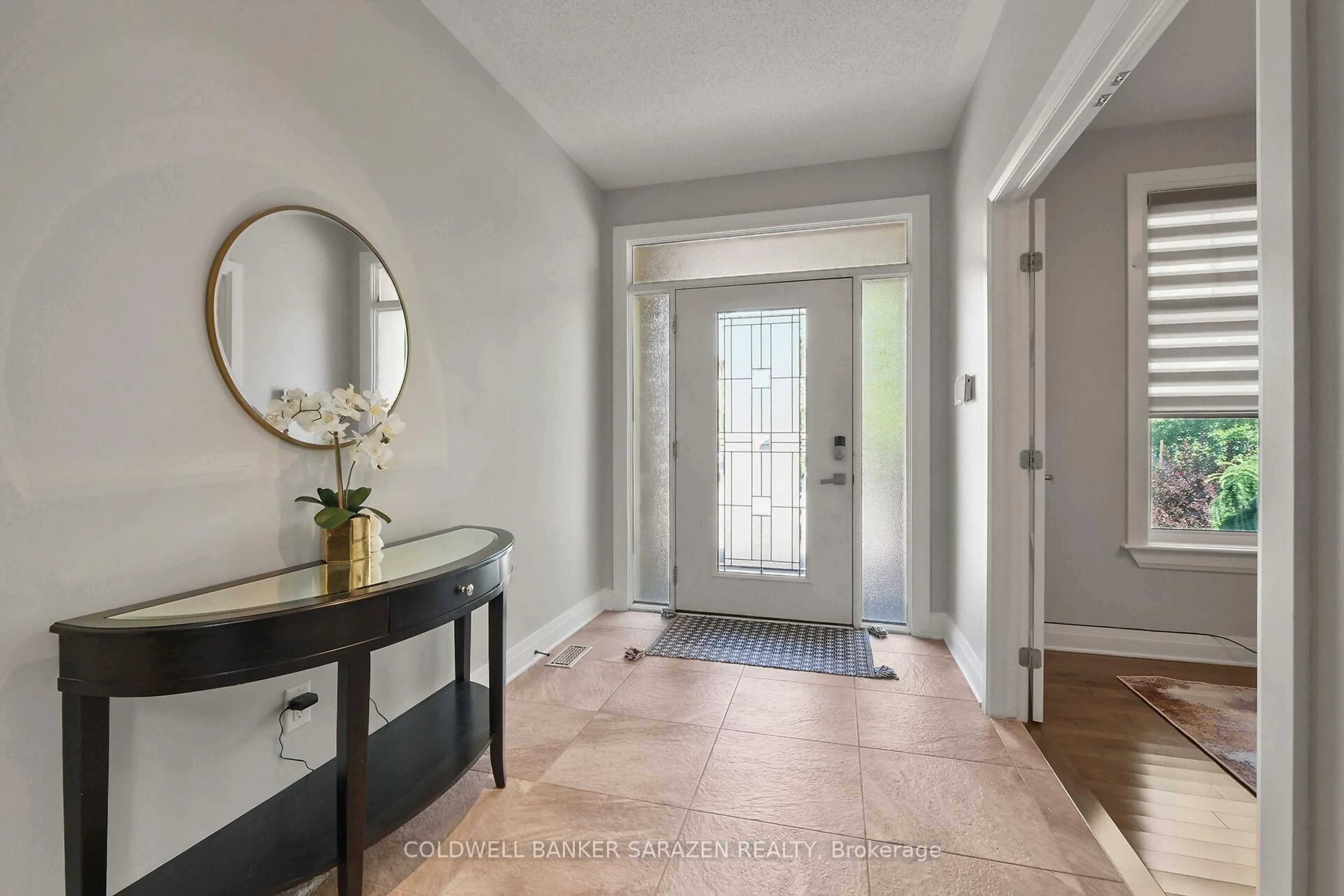 Indoor entryway for 512 Elm Park Ave, Ottawa Ontario K2J 5X9