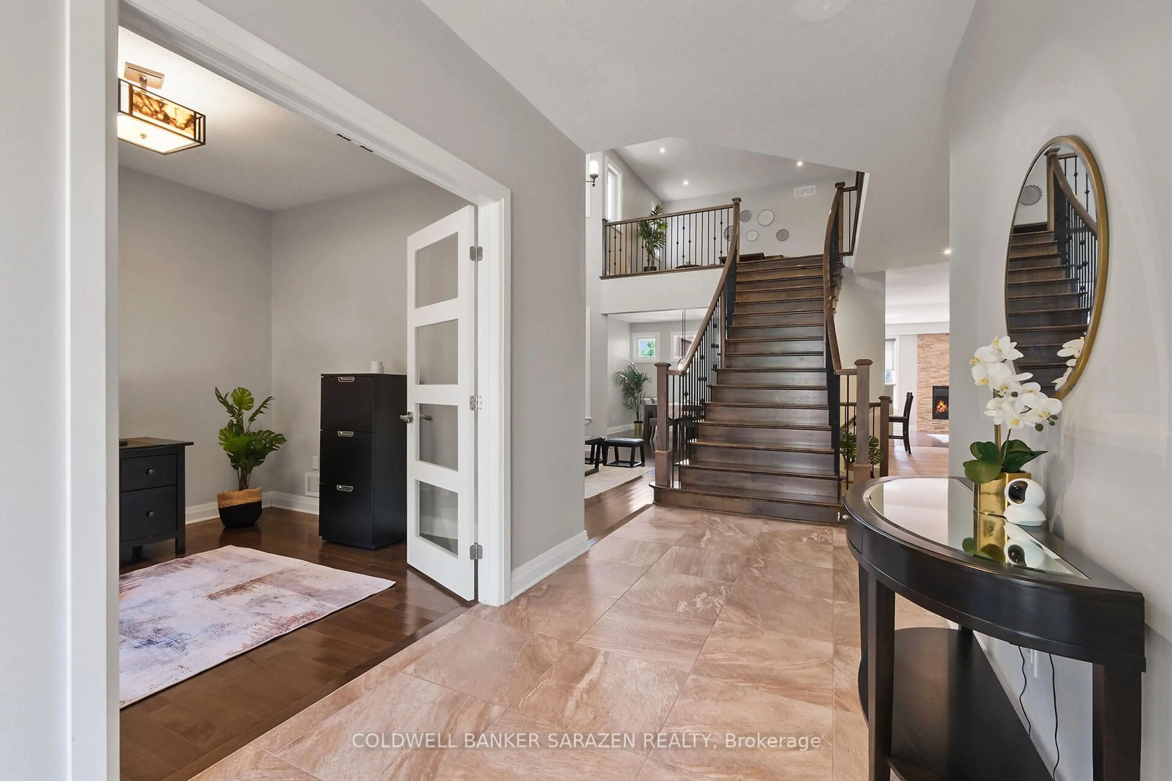 Indoor entryway for 512 Elm Park Ave, Ottawa Ontario K2J 5X9