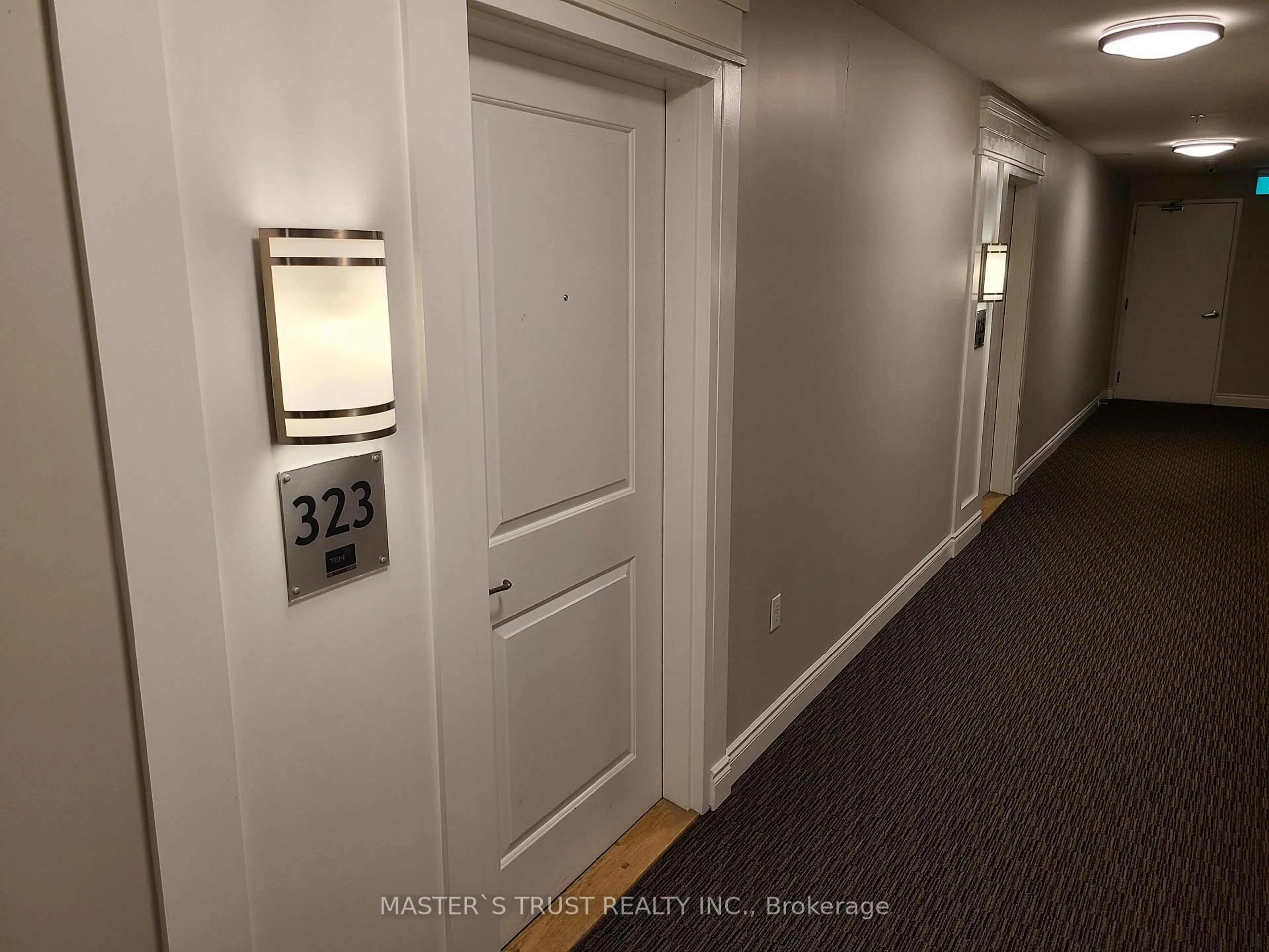 Indoor foyer for 1077 Gordon St #323, Guelph Ontario N1G 0E3