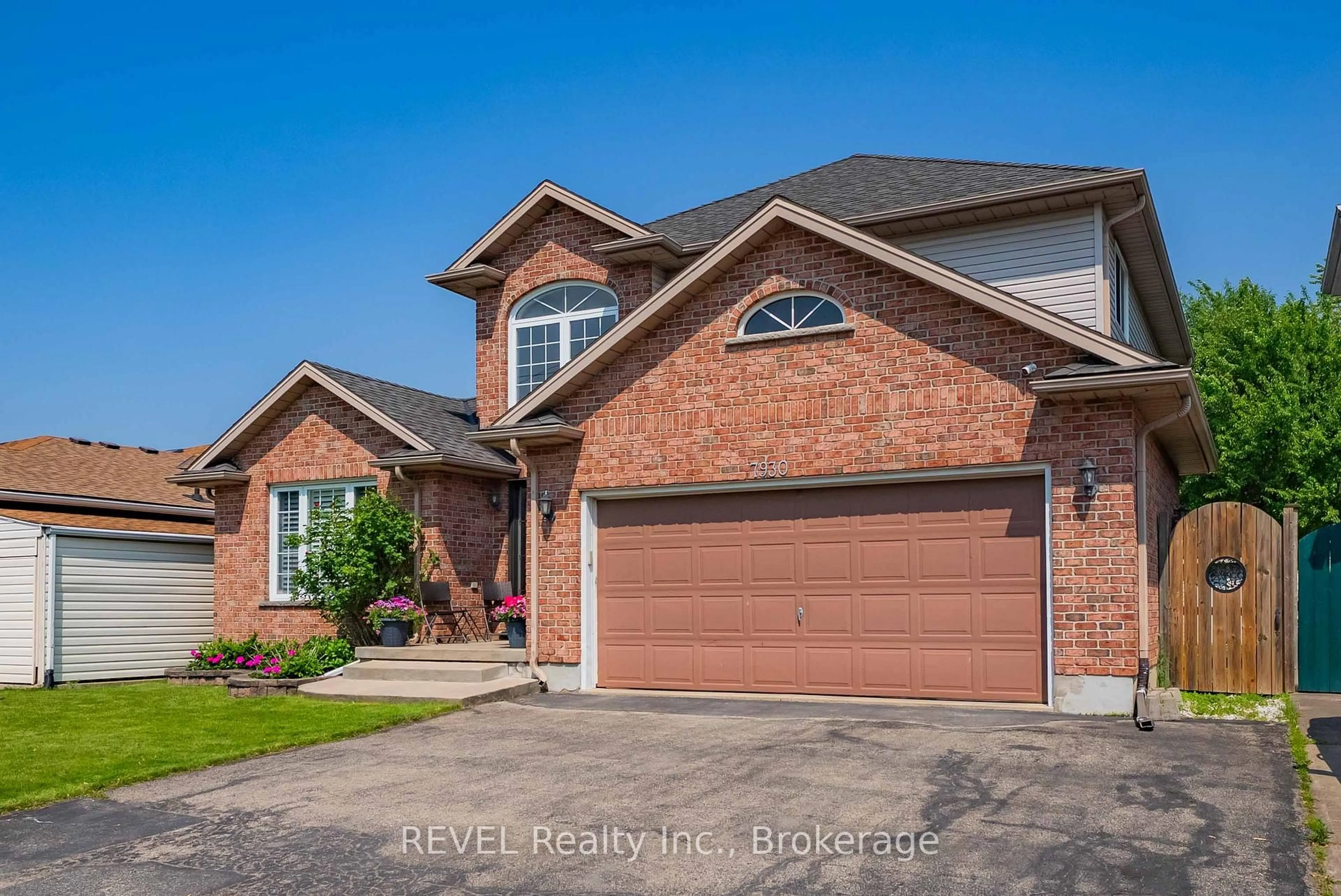 Home with brick exterior material, street for 7930 Paddock Trail Dr, Niagara Falls Ontario L2H 1X2