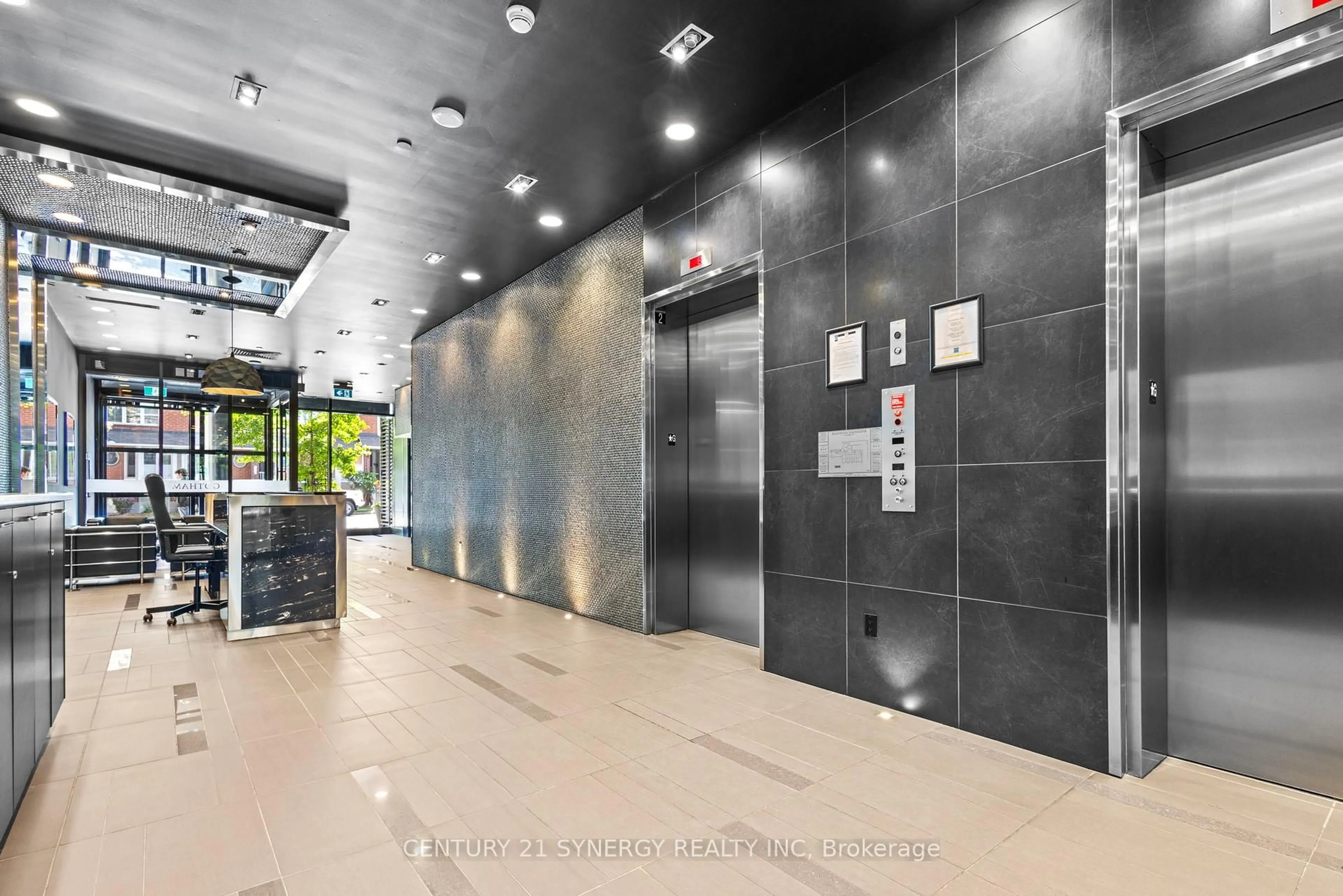 Indoor foyer for 224 Lyon St #313, Ottawa Ontario K1R 0C1