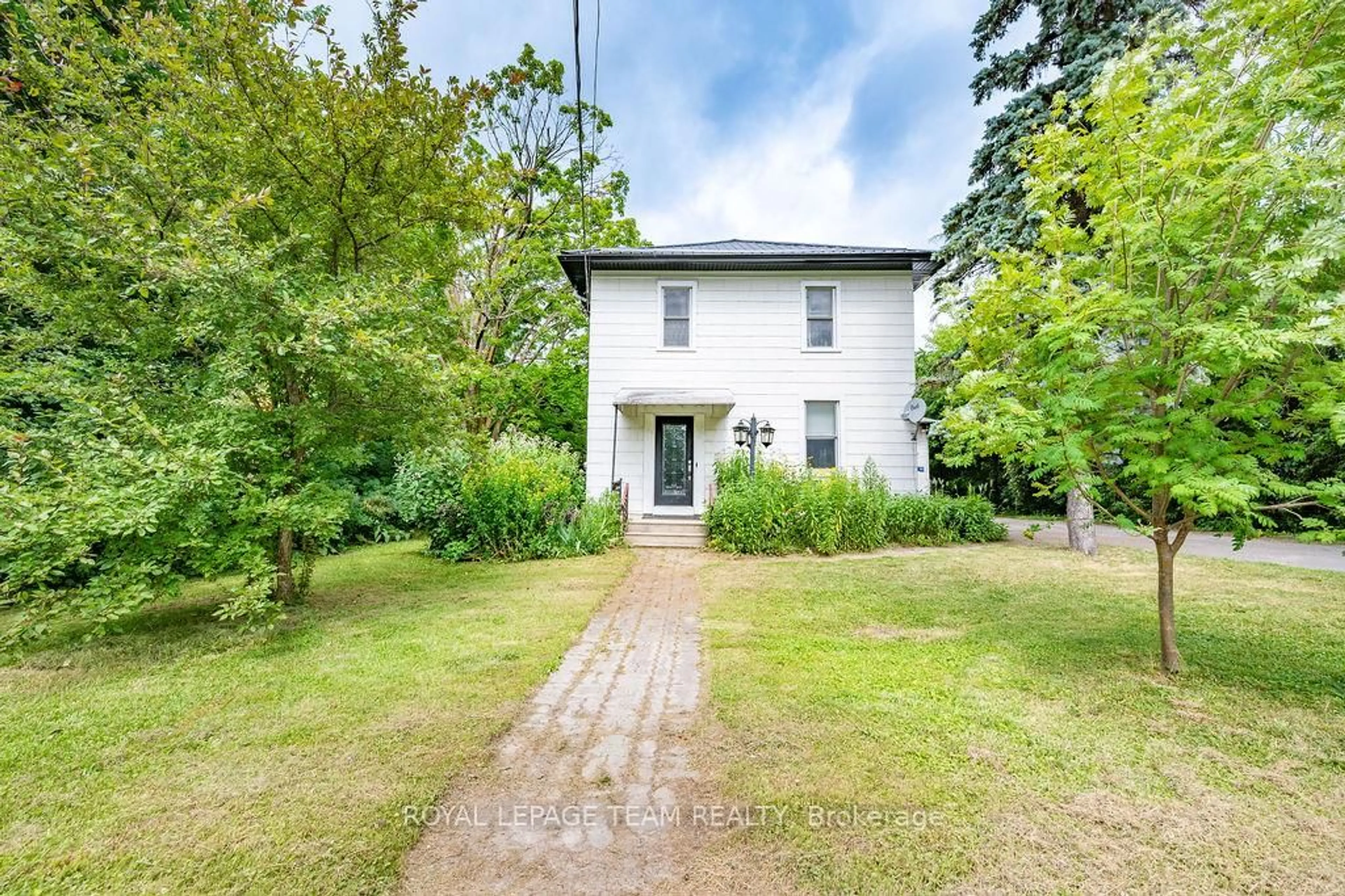 A pic from outside/outdoor area/front of a property/back of a property/a pic from drone, building for 191 DALKEITH St, Pakenham Ontario K0A 2X0