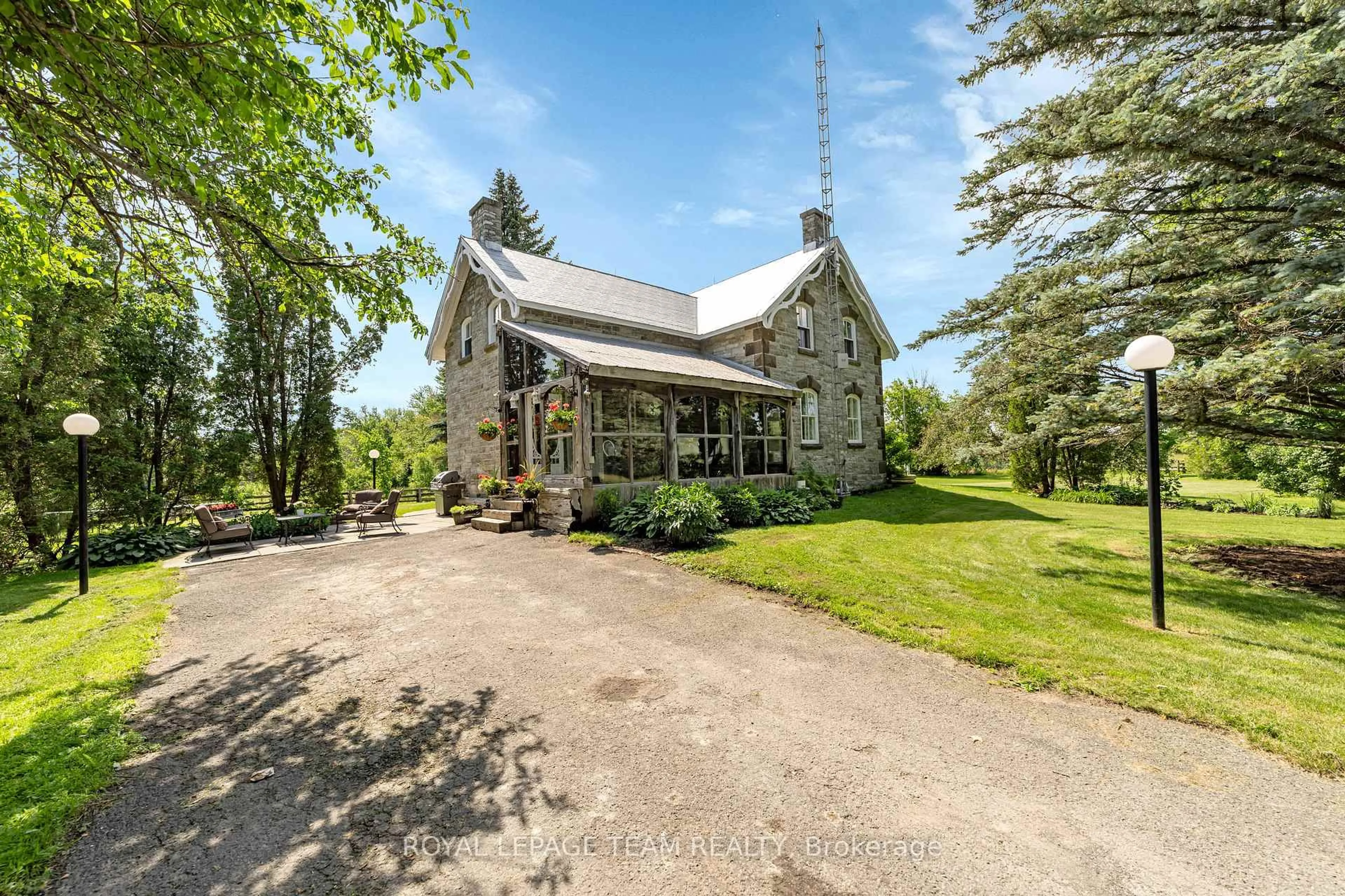 A pic from outside/outdoor area/front of a property/back of a property/a pic from drone, building for 8202 Flewellyn Rd, Ashton Ontario K0A 1B0