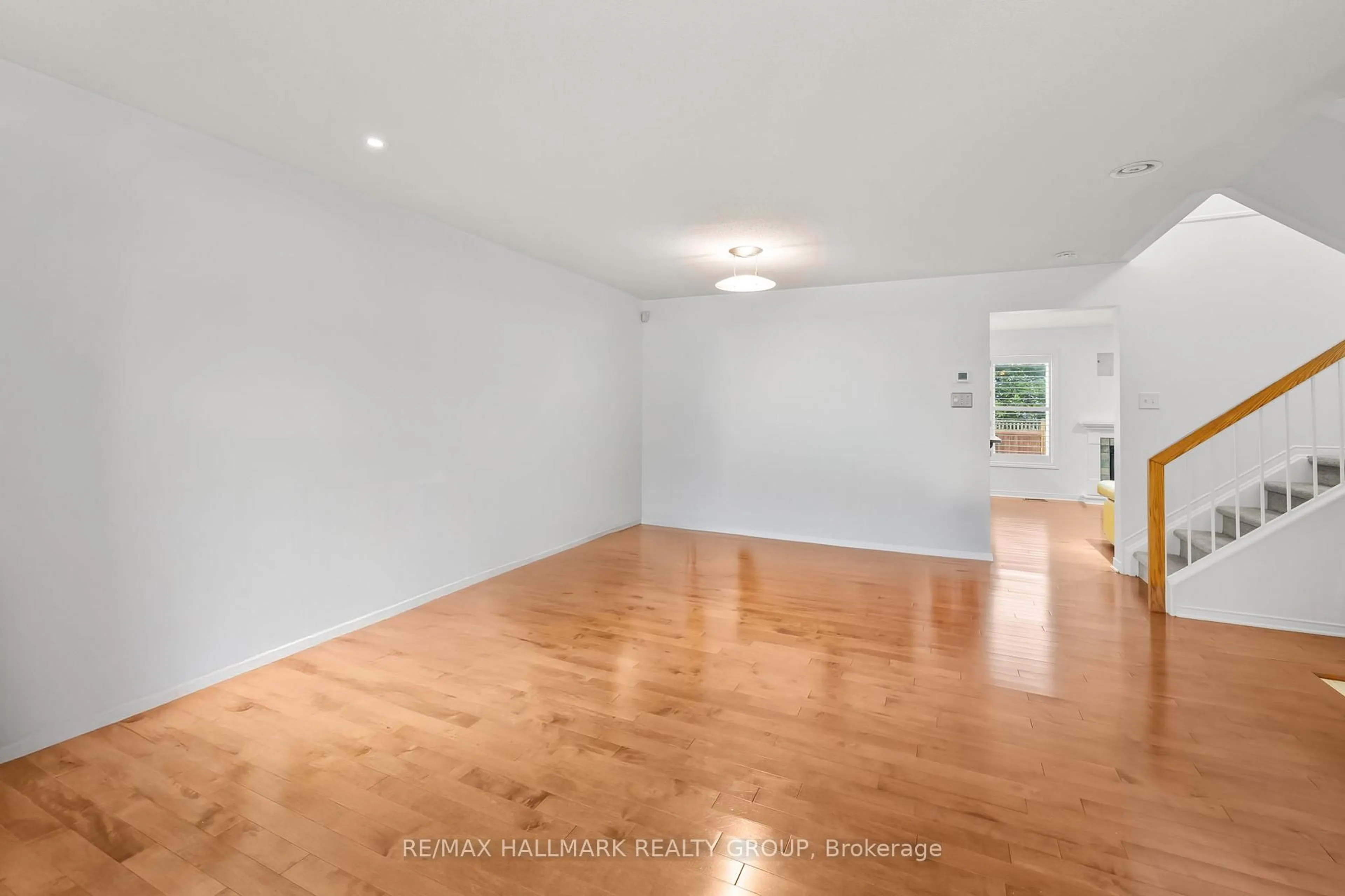 A pic of a room for 6020 Longleaf Dr, Orleans Ontario K1W 1J2