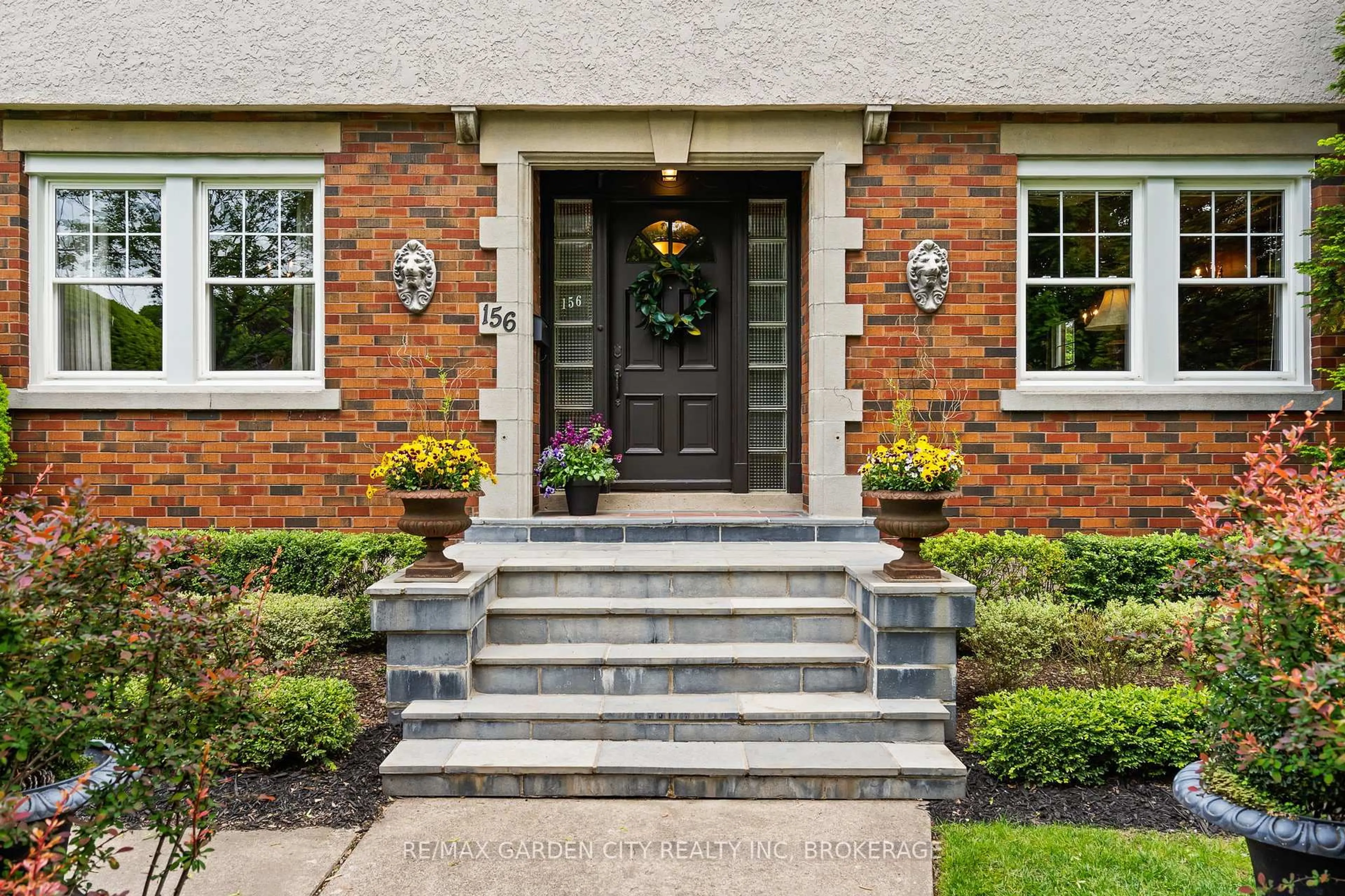 Home with brick exterior material, street for 156 EDGAR St, Welland Ontario L3C 1T1