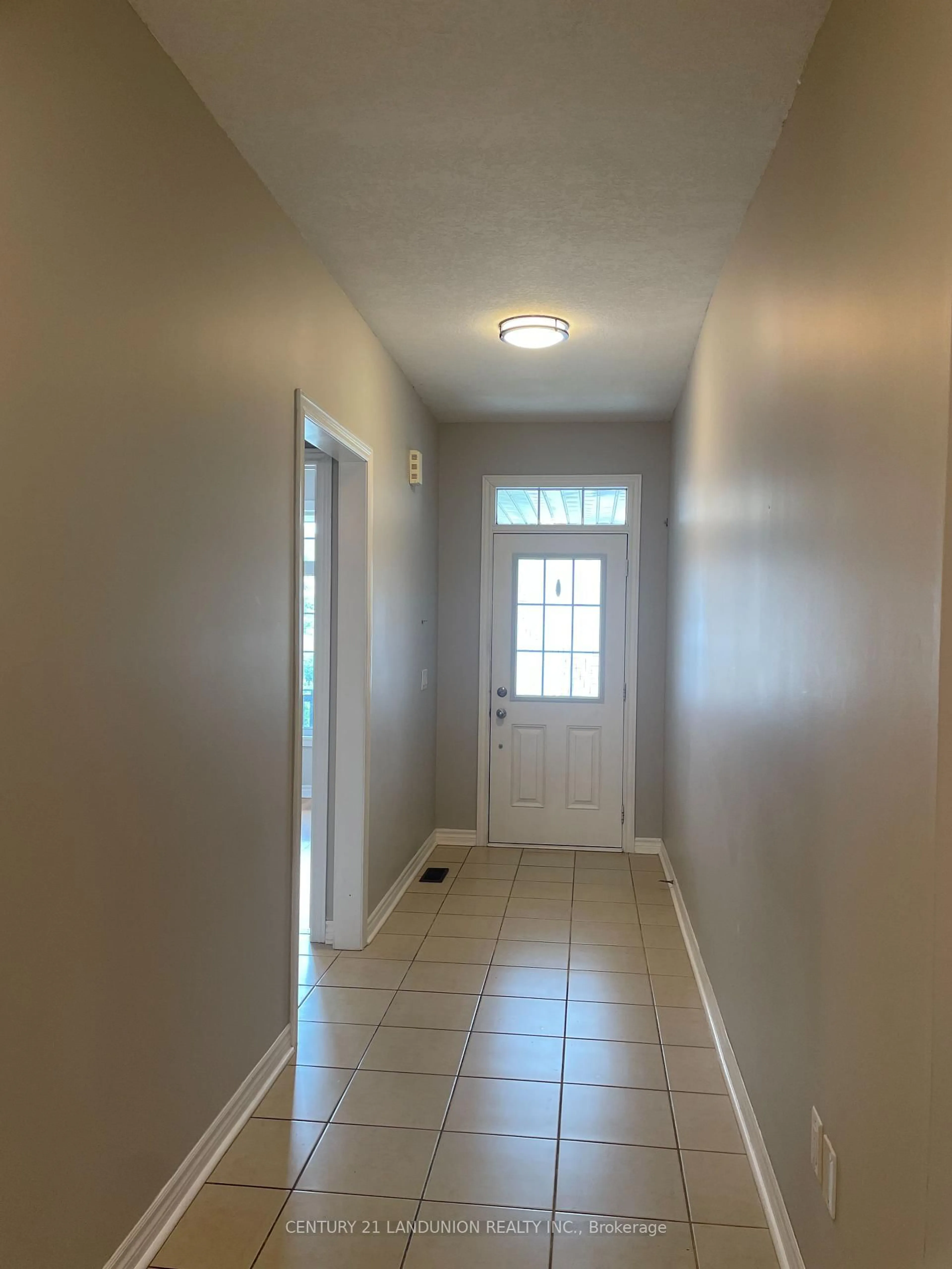 Indoor entryway for 516 Baldwin Cres, Woodstock Ontario N4T 0G6