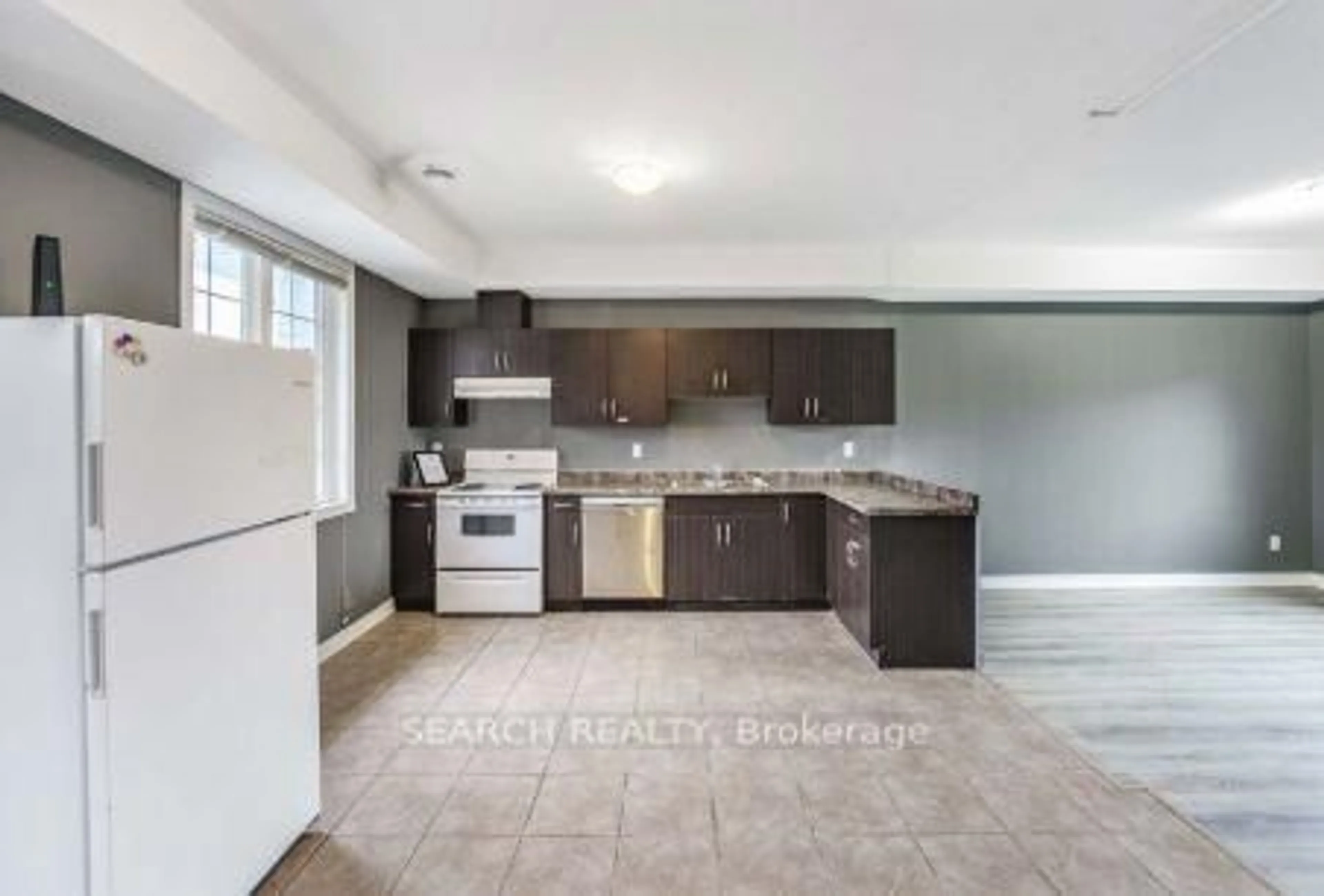 Open concept kitchen, ceramic/tile floor for 9 Chestnut St, St. Catharines Ontario L2T 1G6