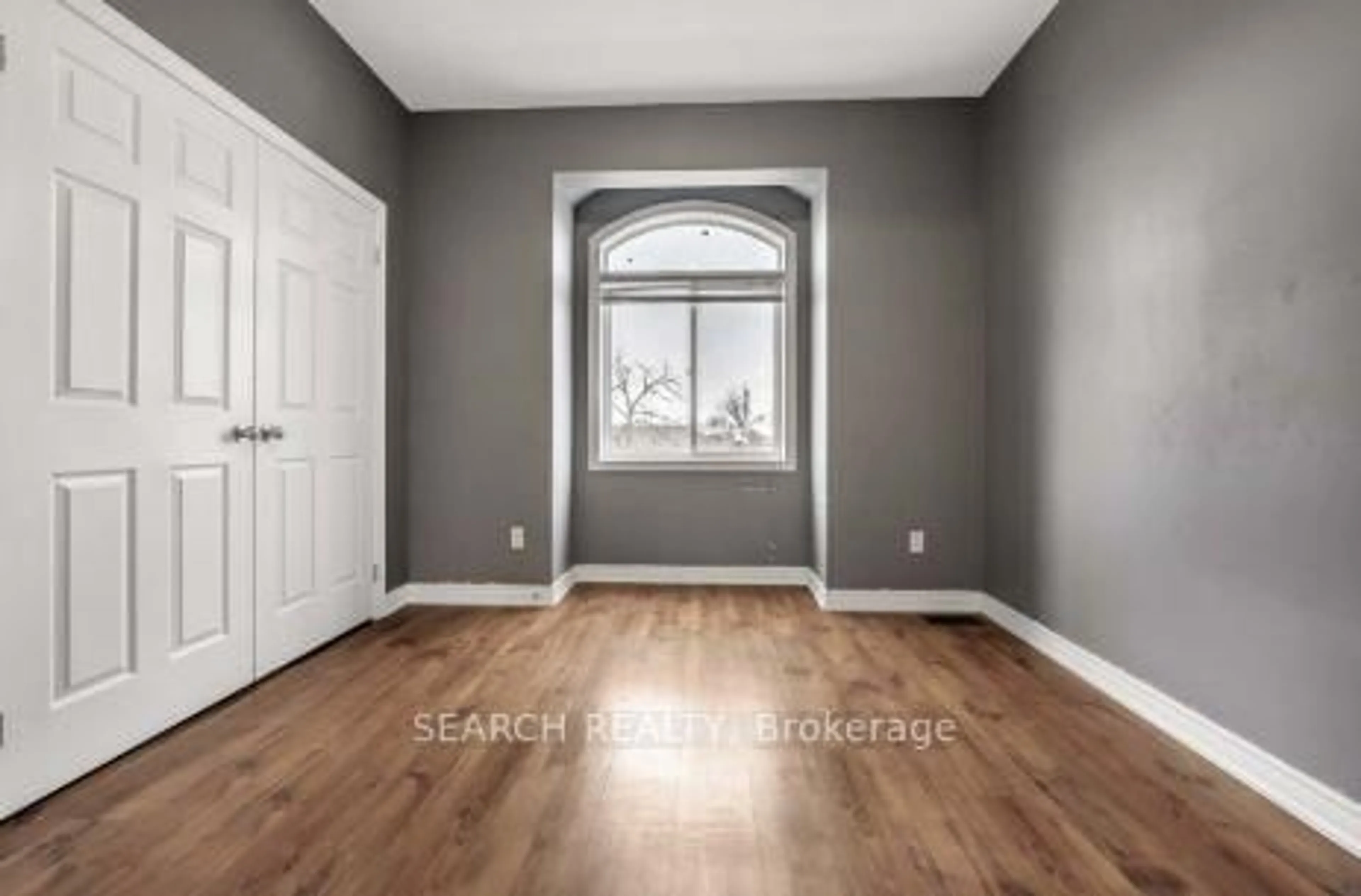 Indoor entryway for 9 Chestnut St, St. Catharines Ontario L2T 1G6