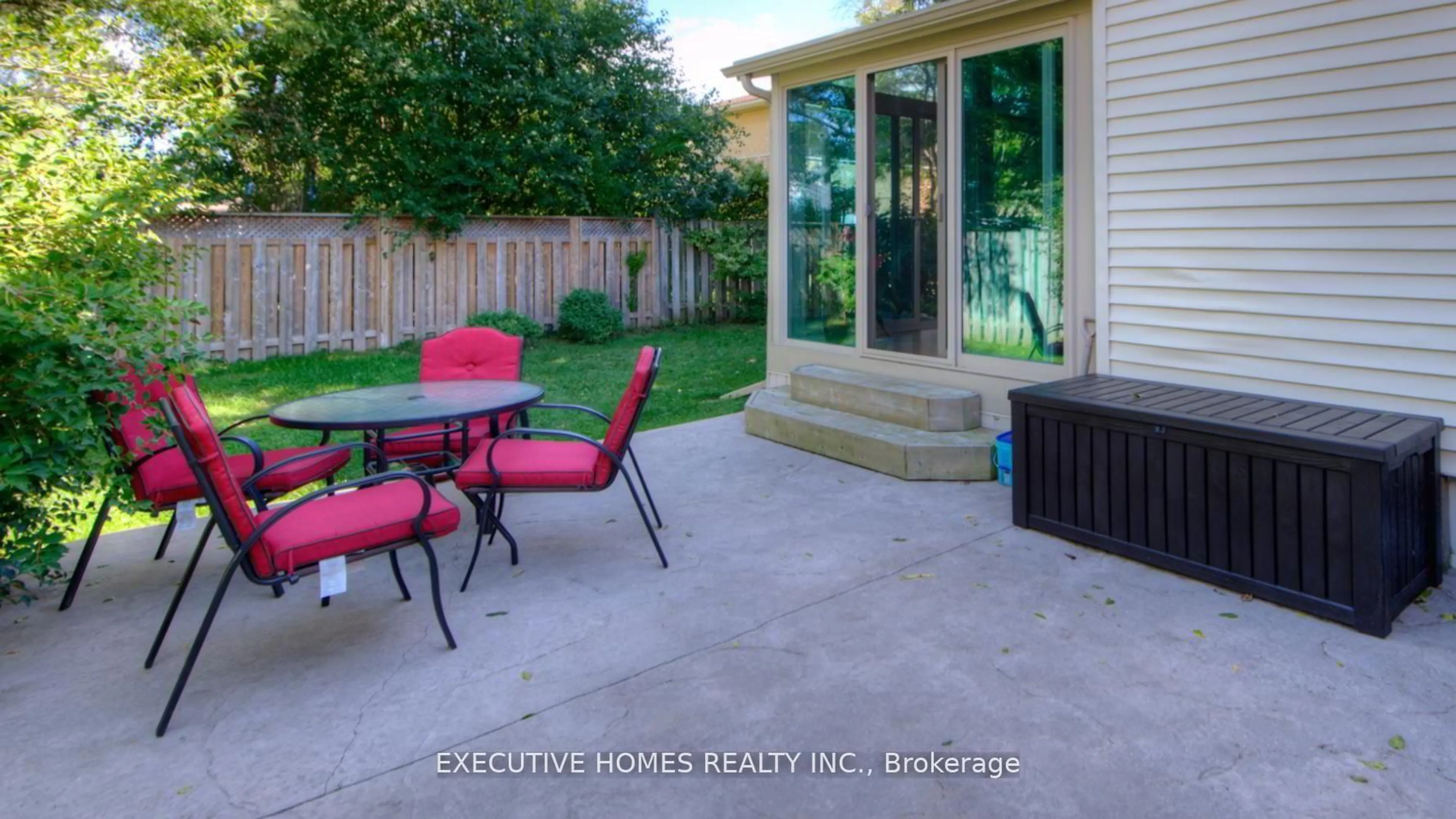 Patio, street for 595 Preston Pkwy, Cambridge Ontario N3H 5J9