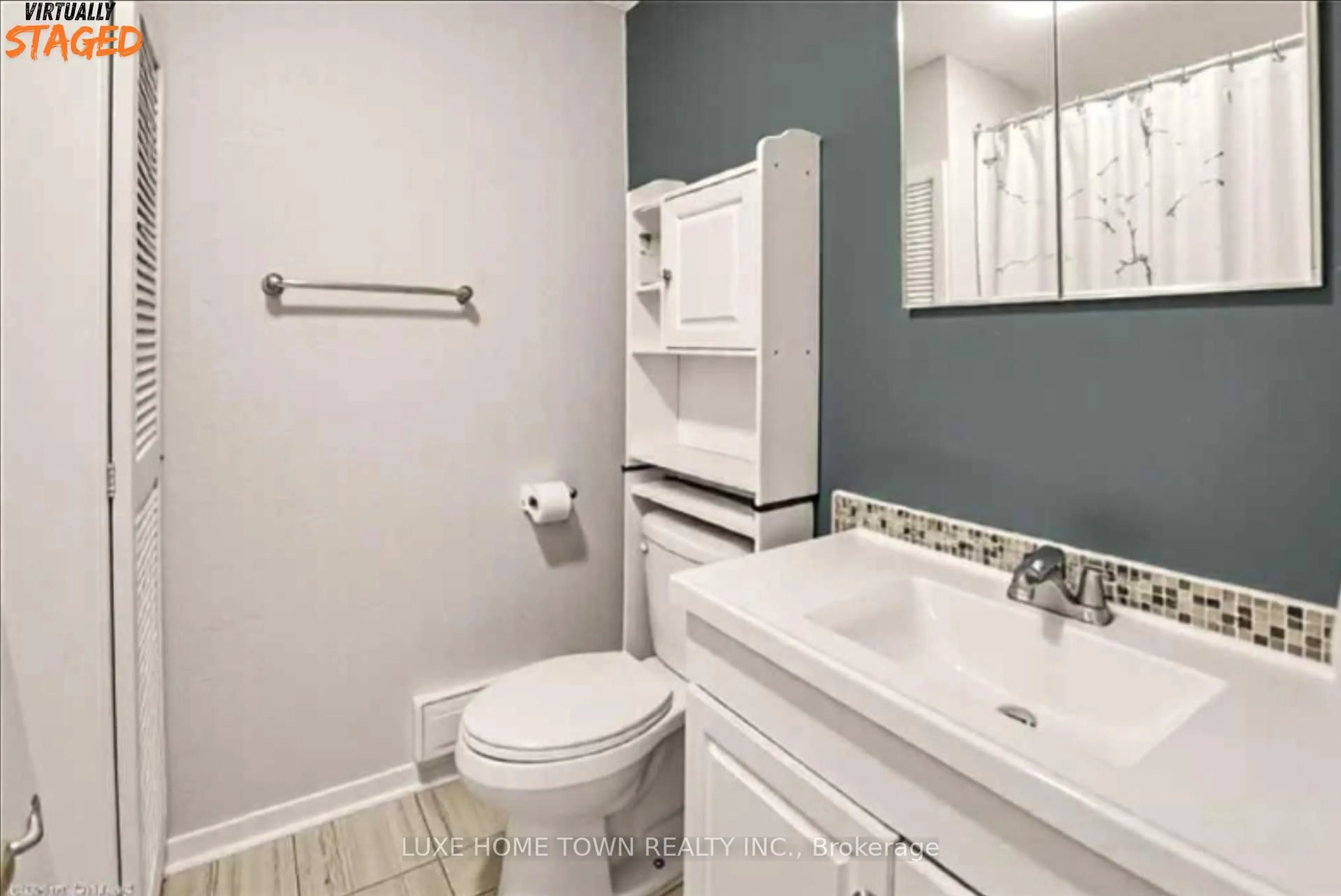 Standard bathroom, ceramic/tile floor for 17 CHURCHILL St, St. Catharines Ontario L2S 2P3