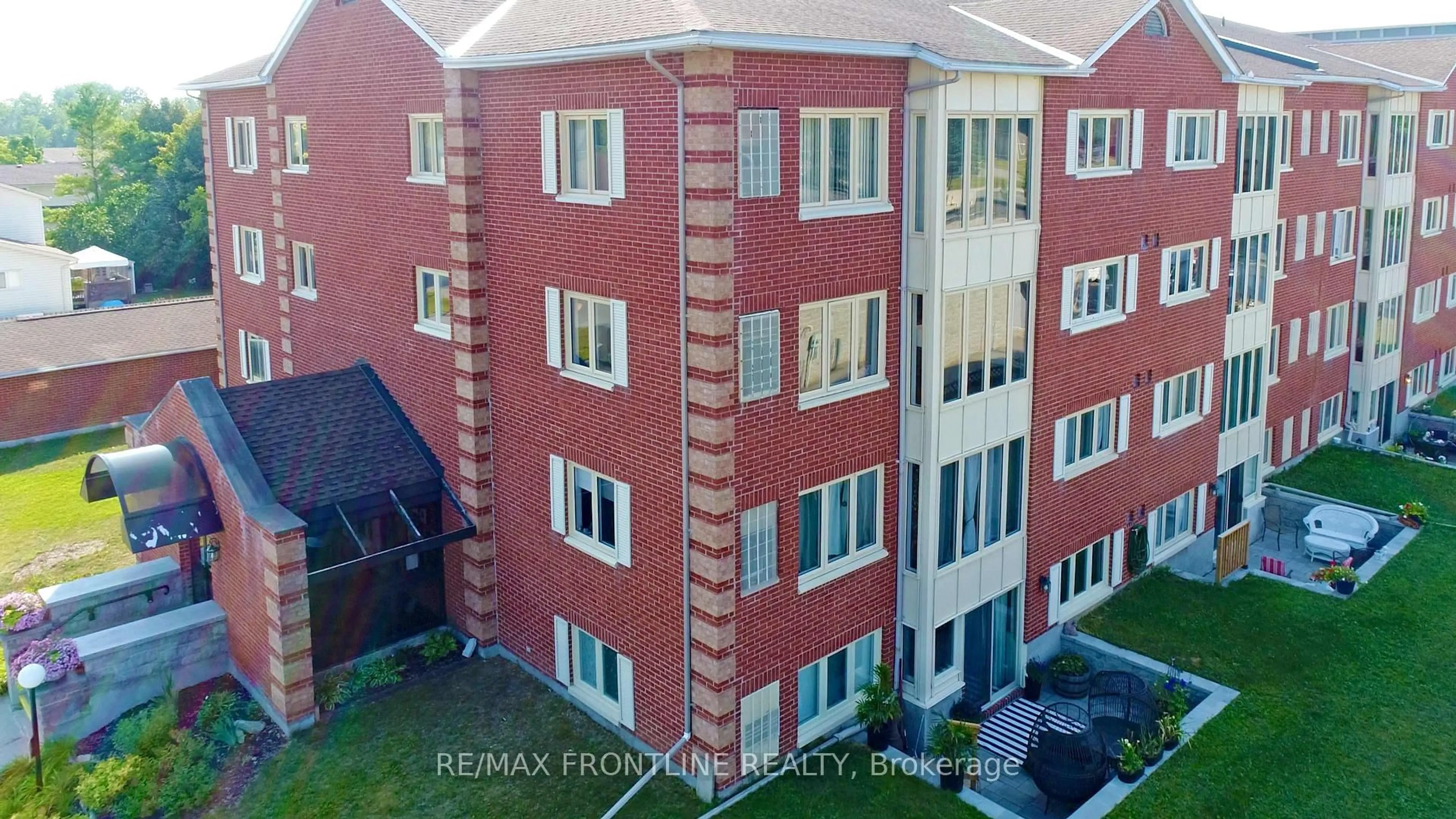 A pic from outside/outdoor area/front of a property/back of a property/a pic from drone, building for 10 ARMSTRONG Dr #Unit #302, Smiths Falls Ontario K7A 5H8