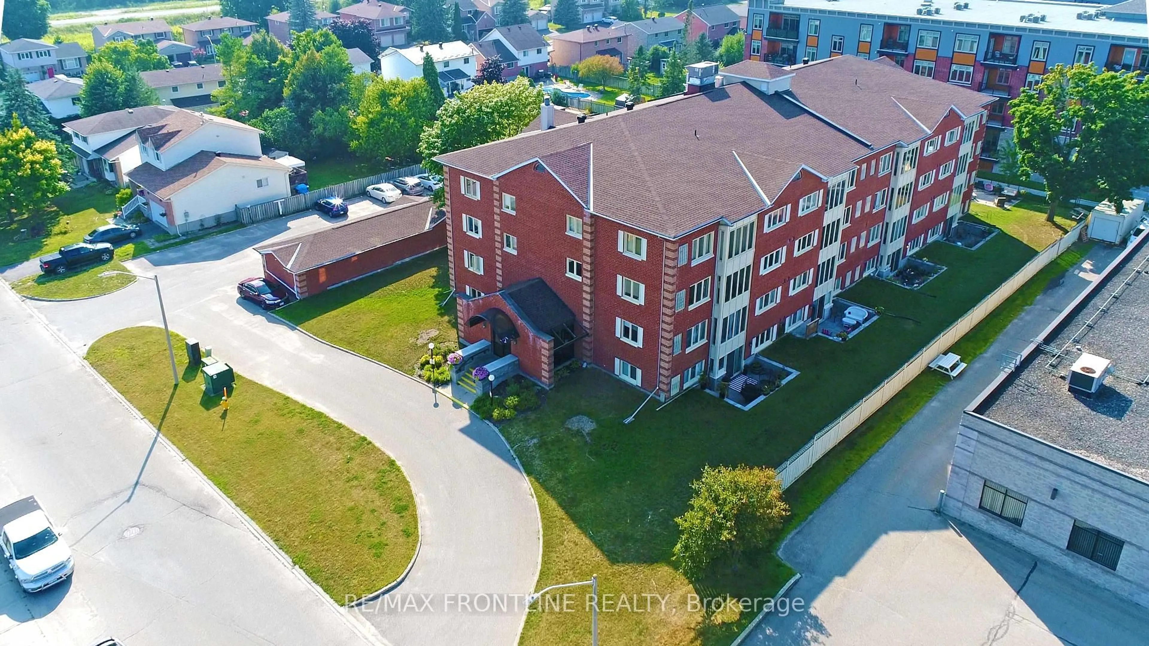 A pic from outside/outdoor area/front of a property/back of a property/a pic from drone, building for 10 ARMSTRONG Dr #Unit #302, Smiths Falls Ontario K7A 5H8