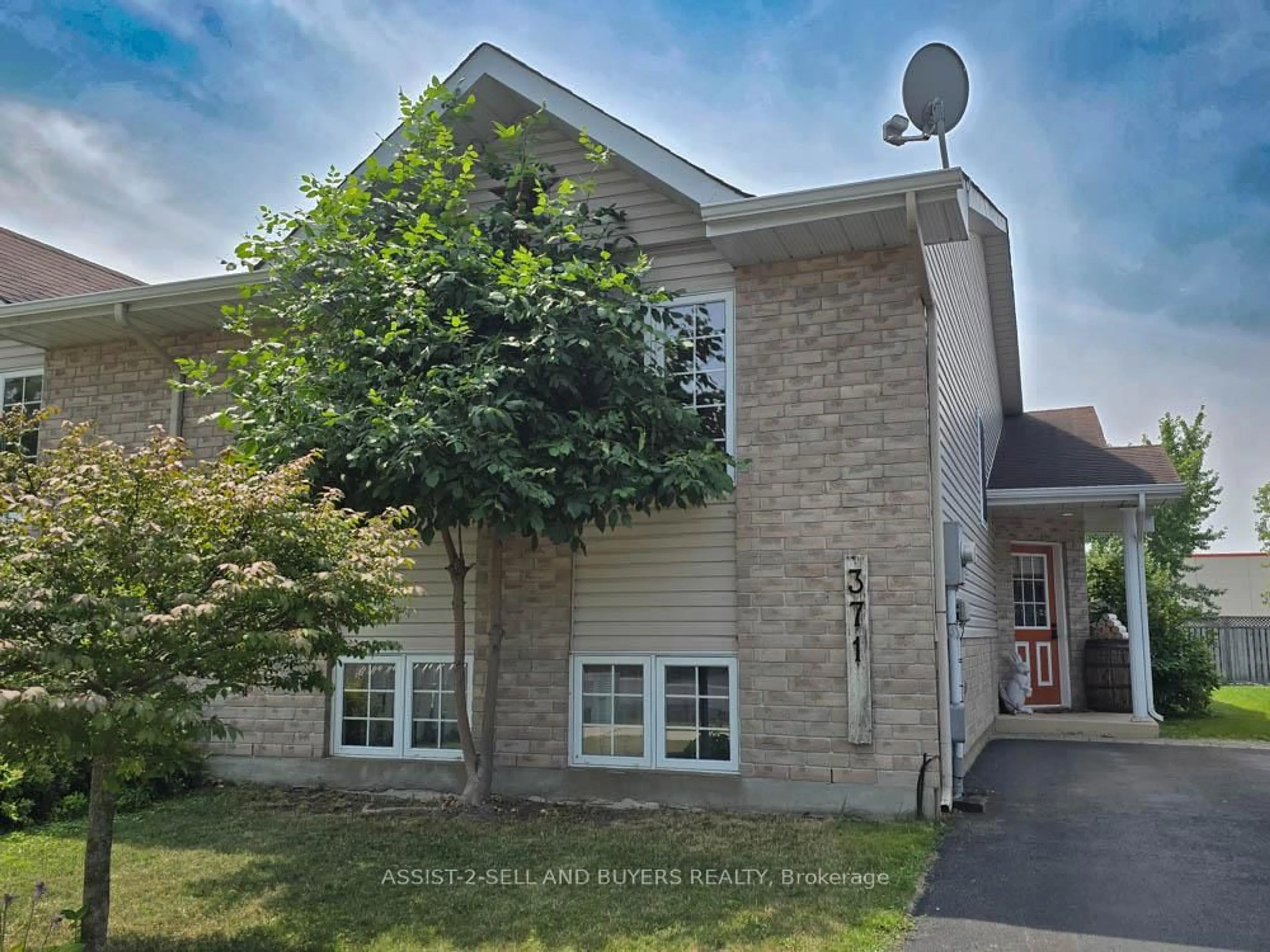 Home with brick exterior material, building for 371 Emma Ave, Cornwall Ontario K6J 0A1