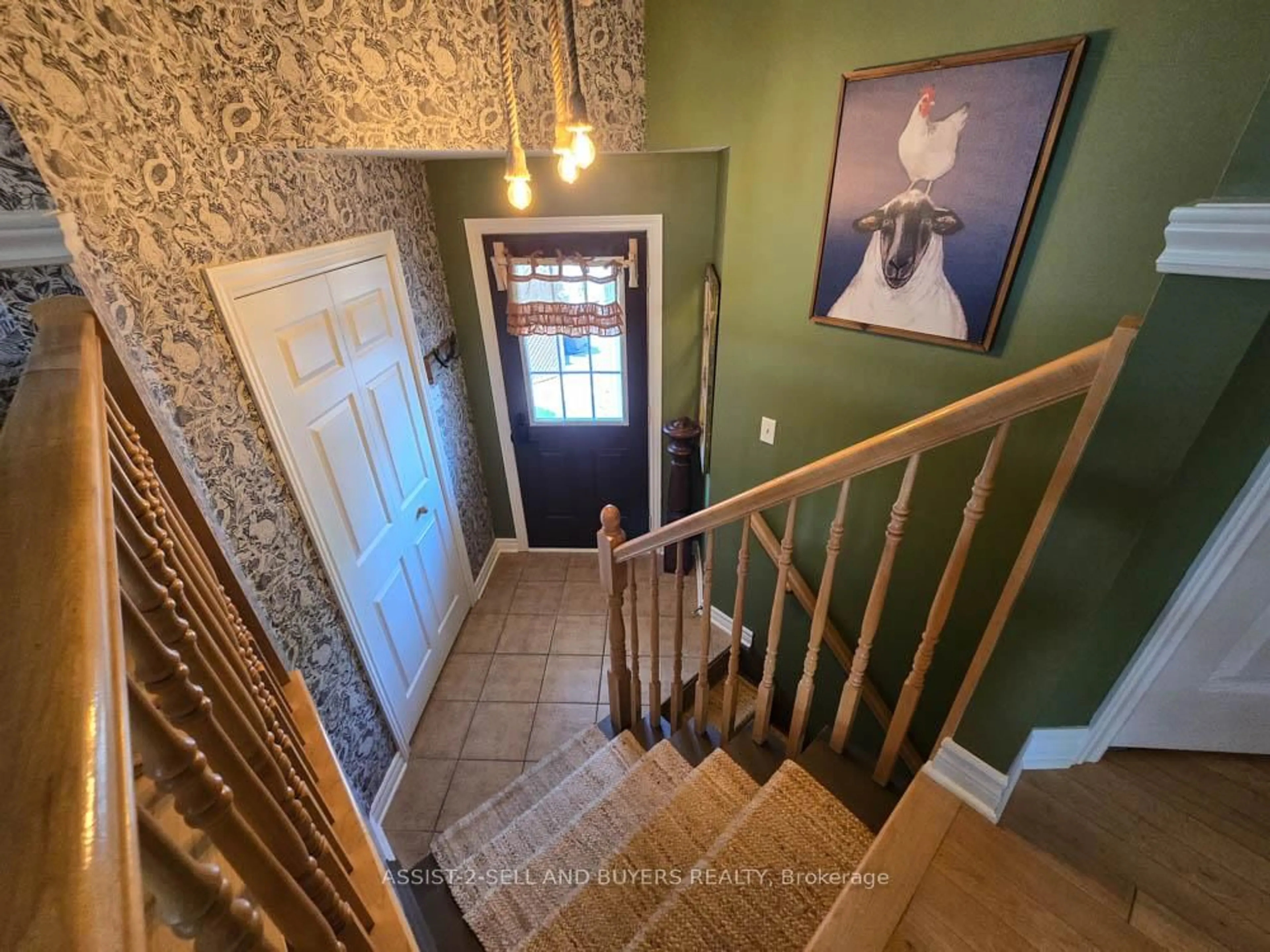 Indoor entryway for 371 Emma Ave, Cornwall Ontario K6J 0A1